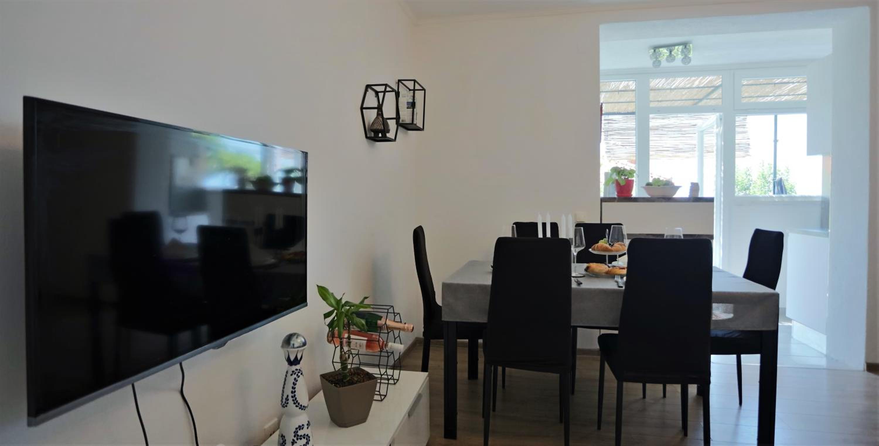 Tole Apartment