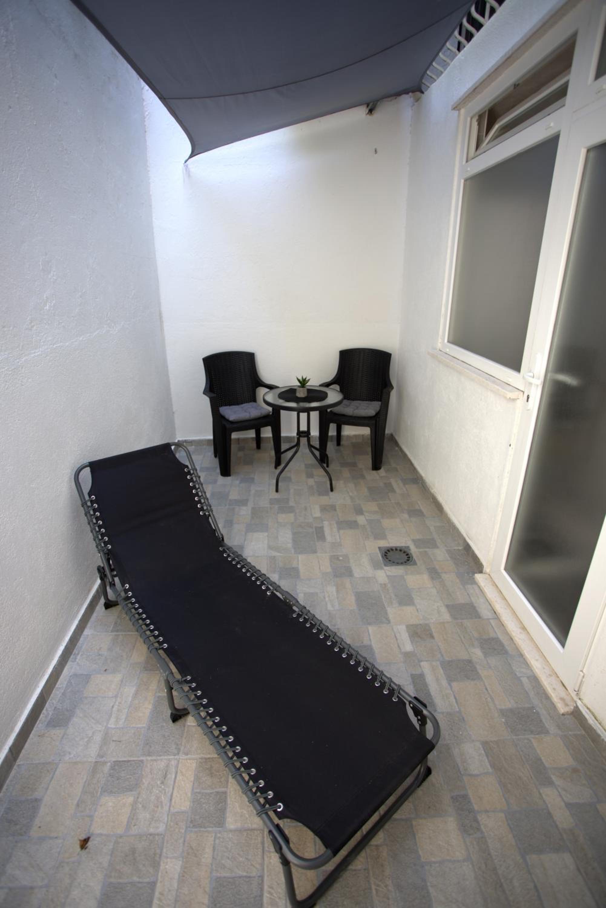Tole Apartment