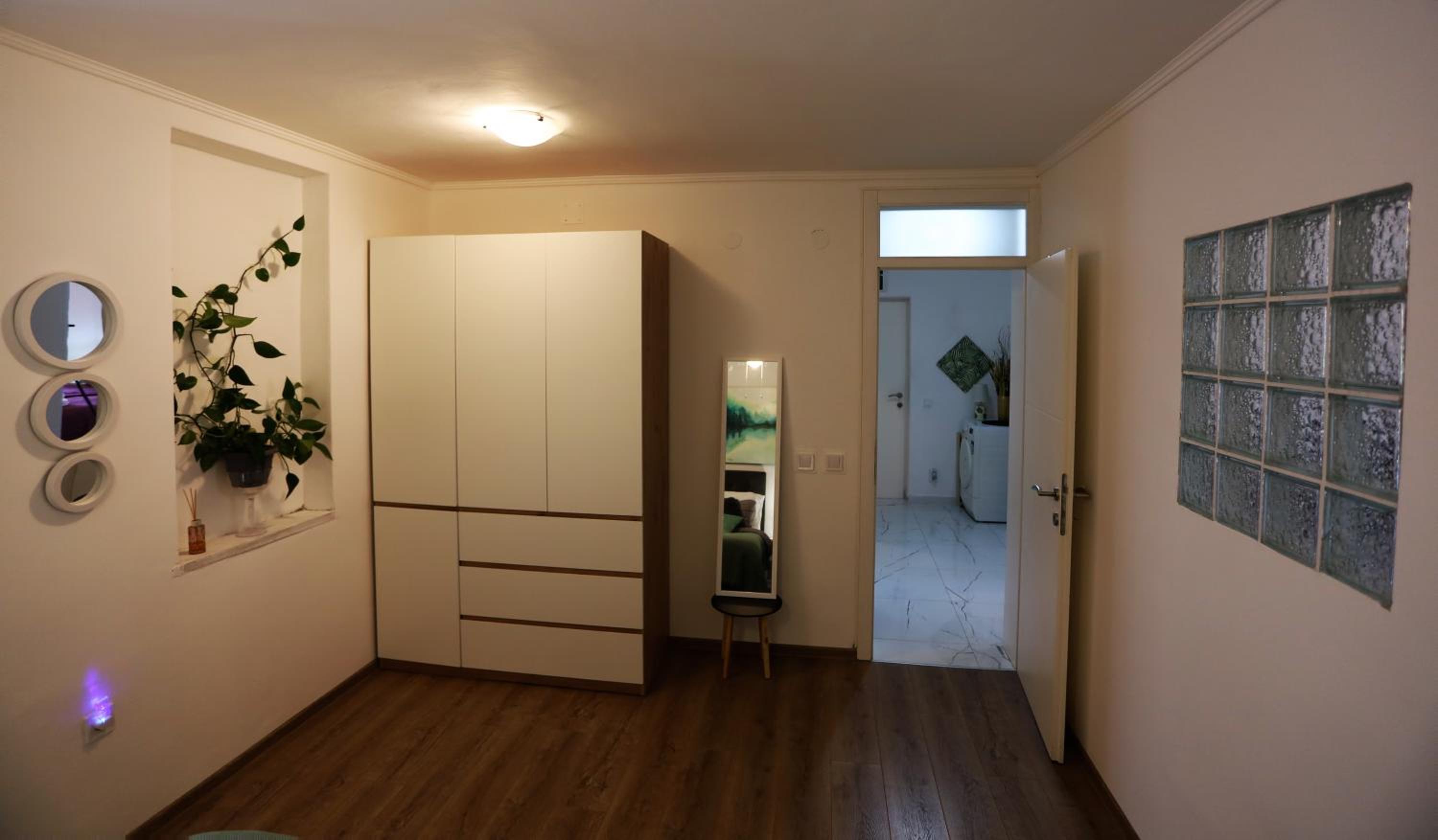 Tole Apartment