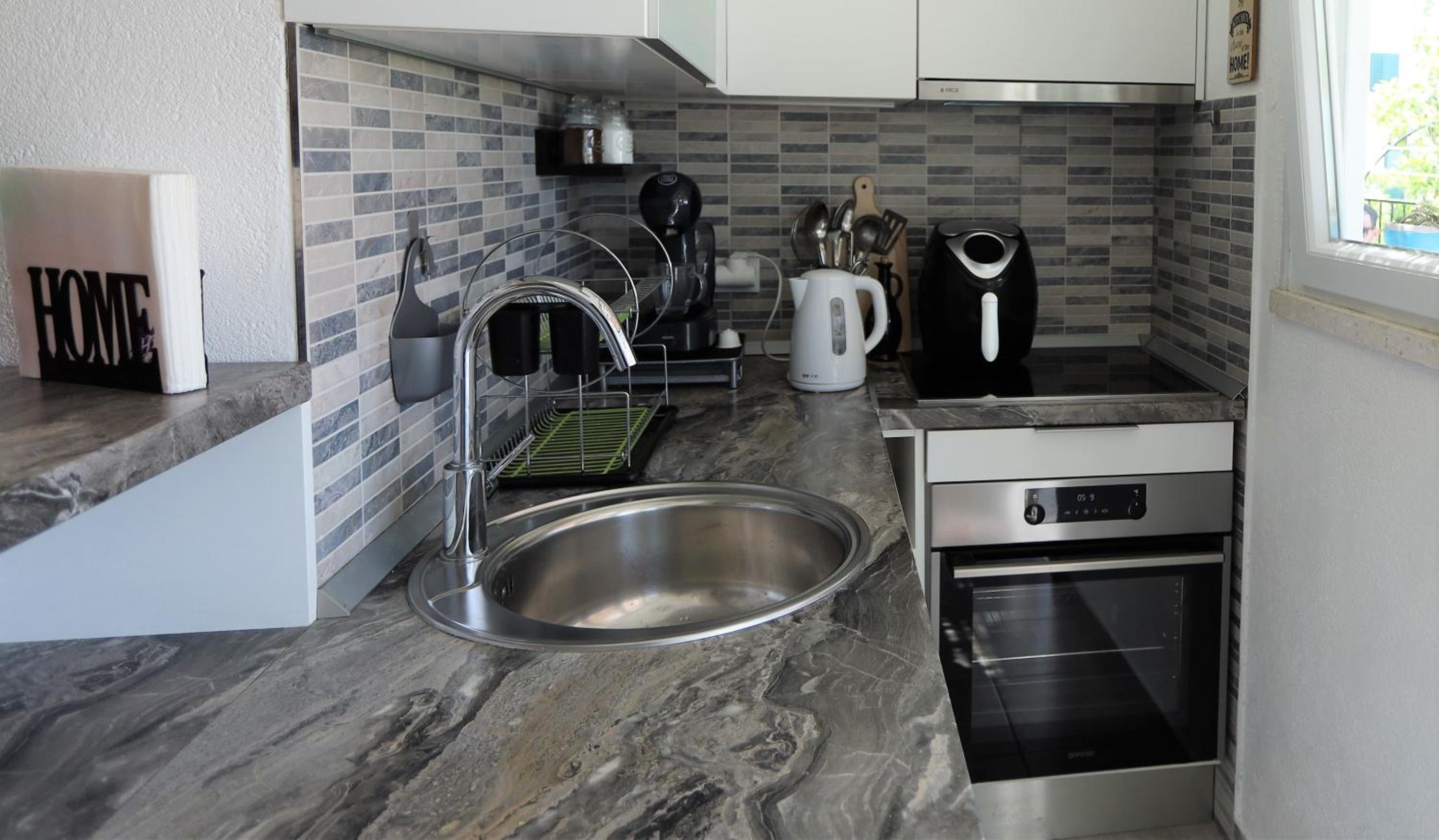 Tole Apartment