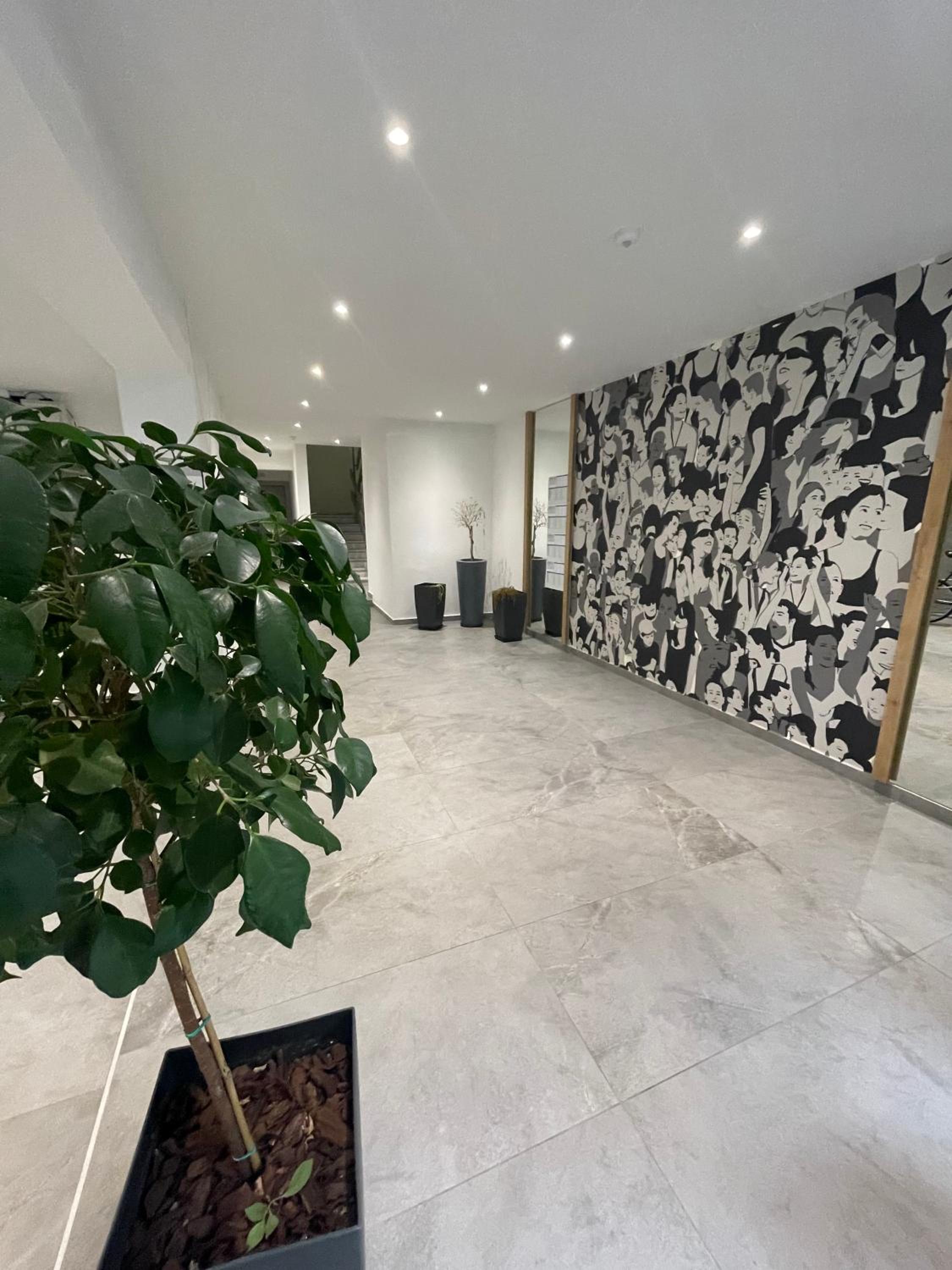 ThesSpacious Apartment