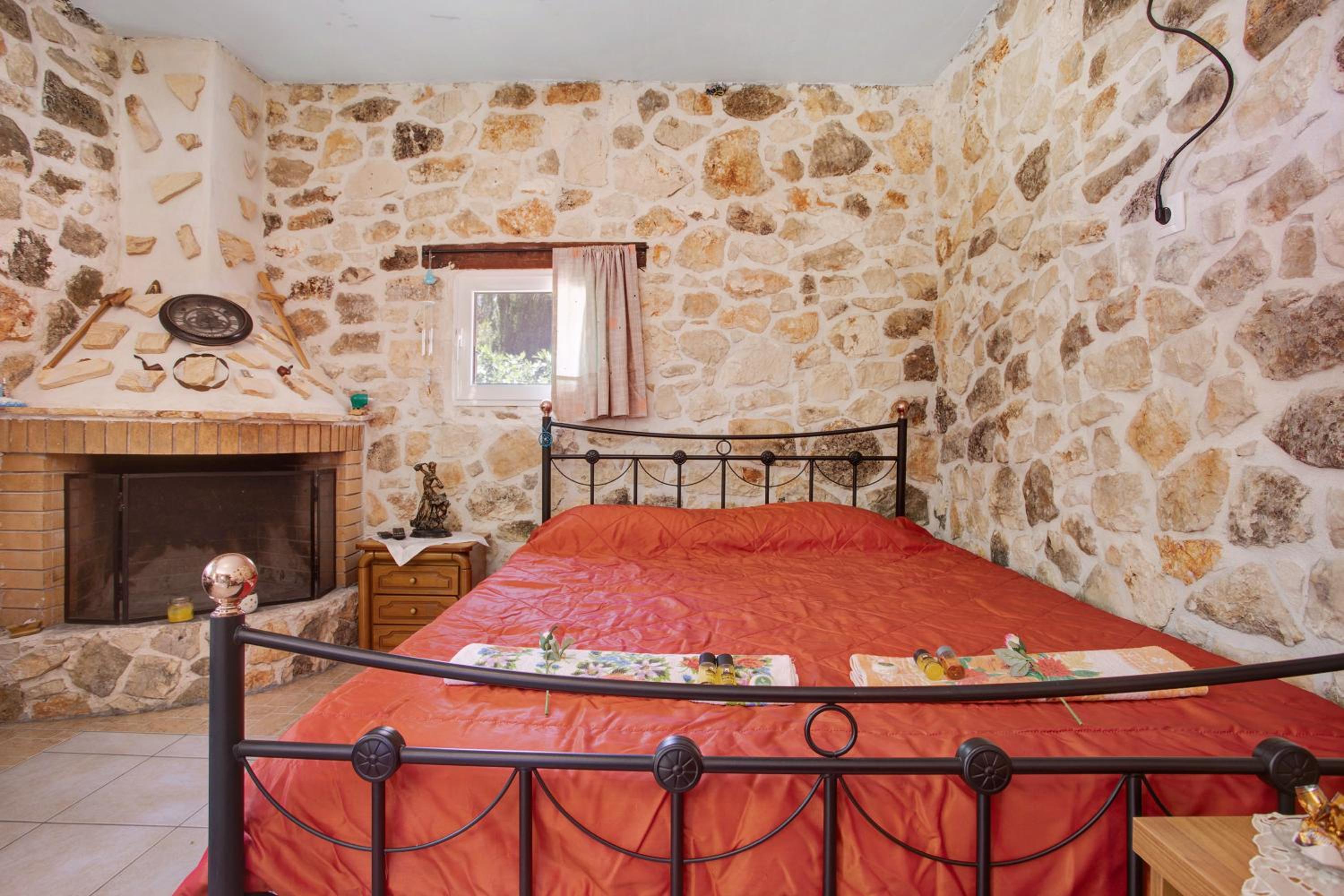 Lithahiro stone house