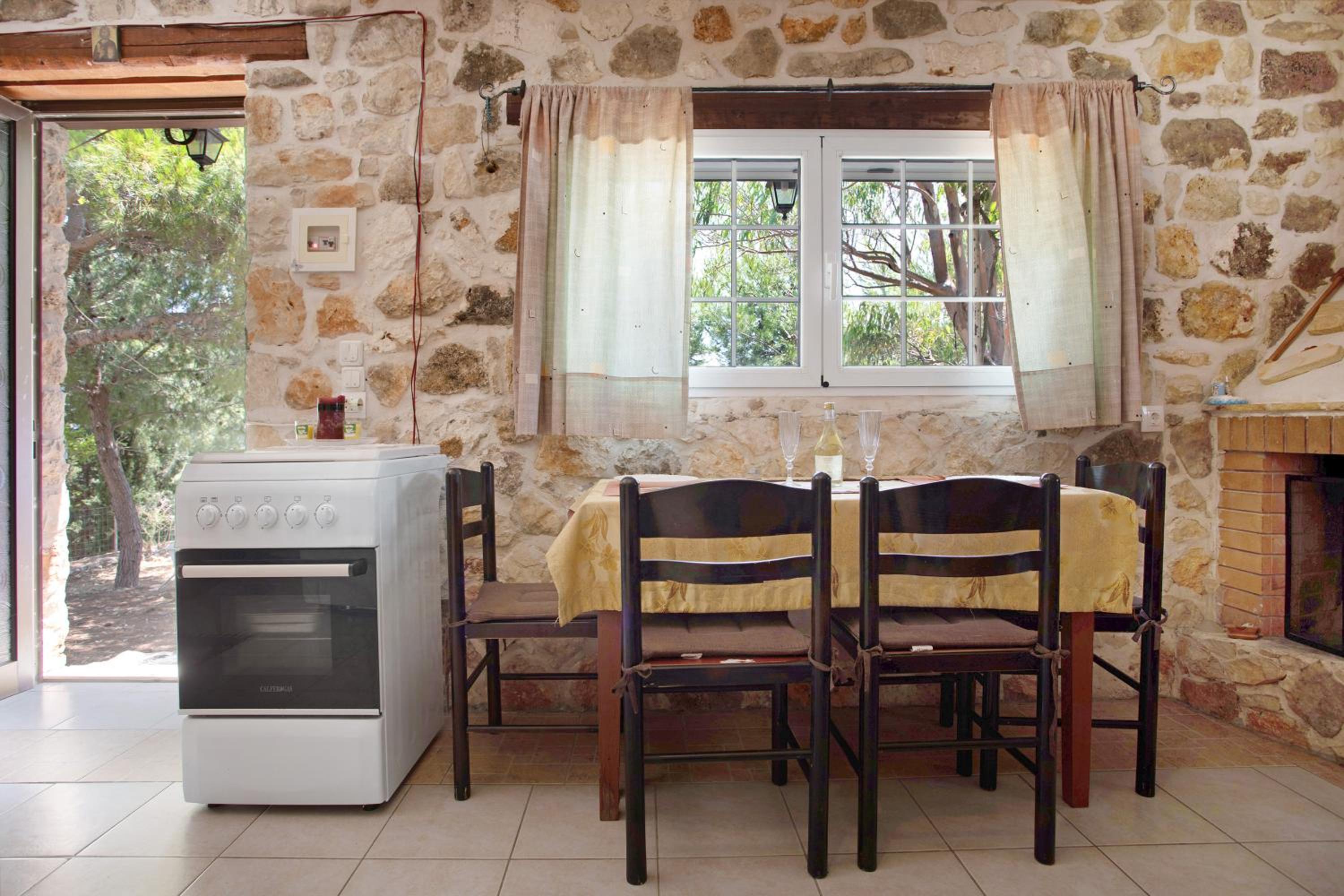 Lithahiro stone house