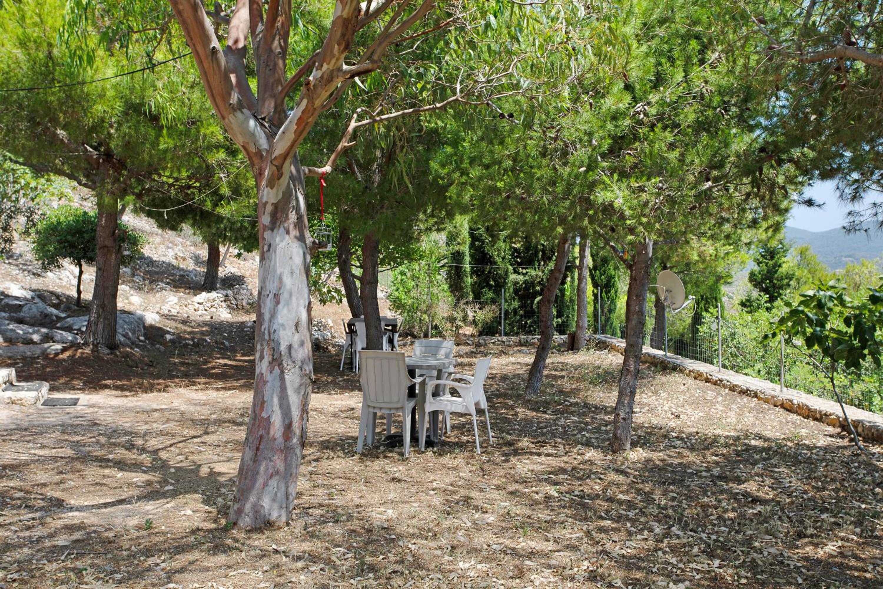 Lithahiro stone house