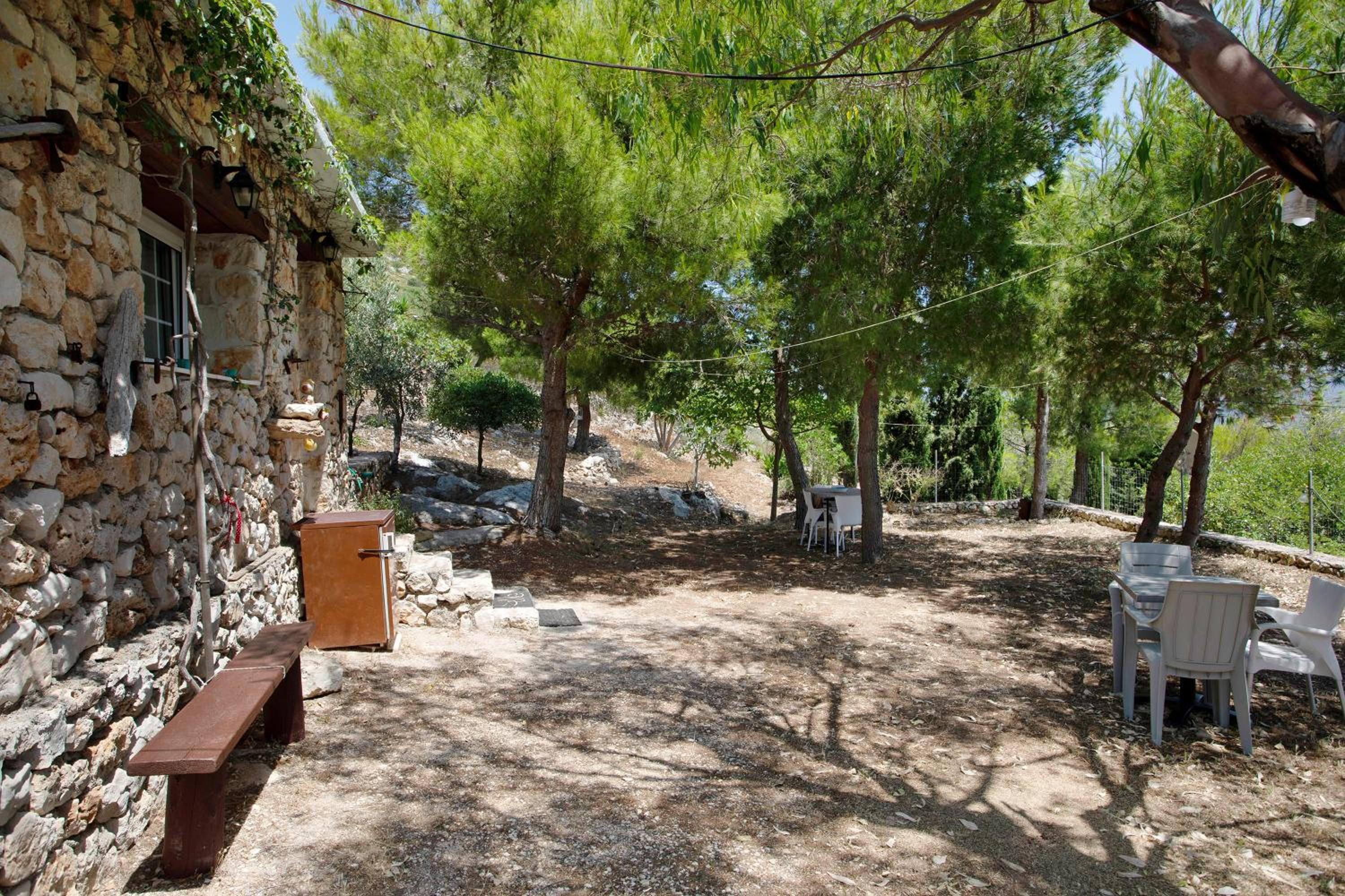 Lithahiro stone house