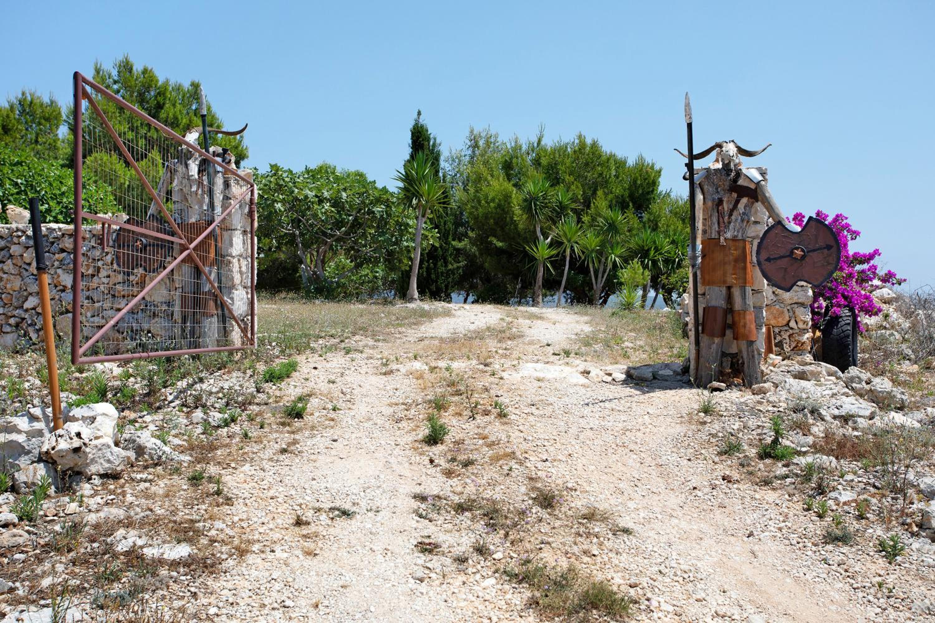 Lithahiro stone house