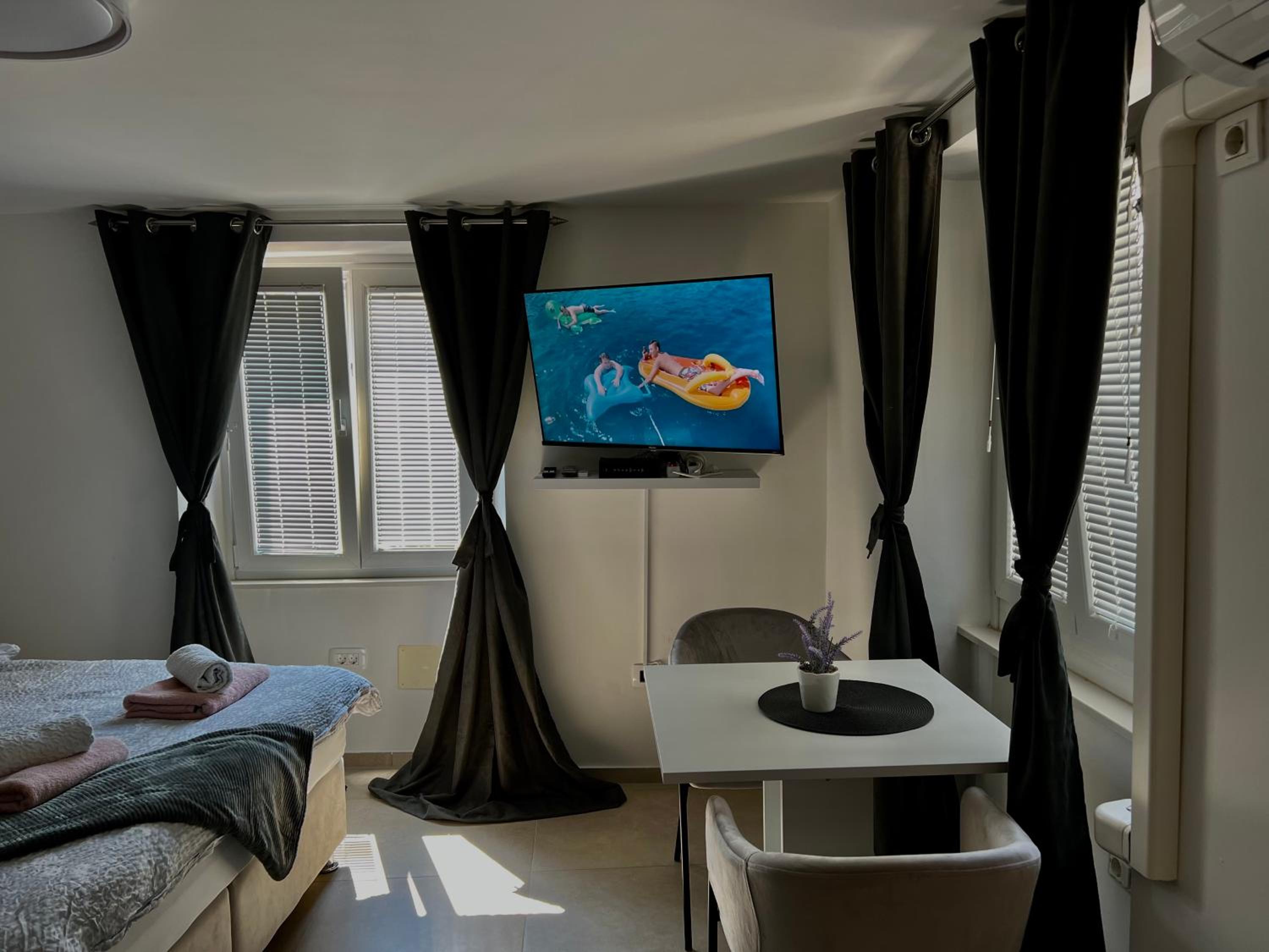 Labi's Seaview Apartments view 4