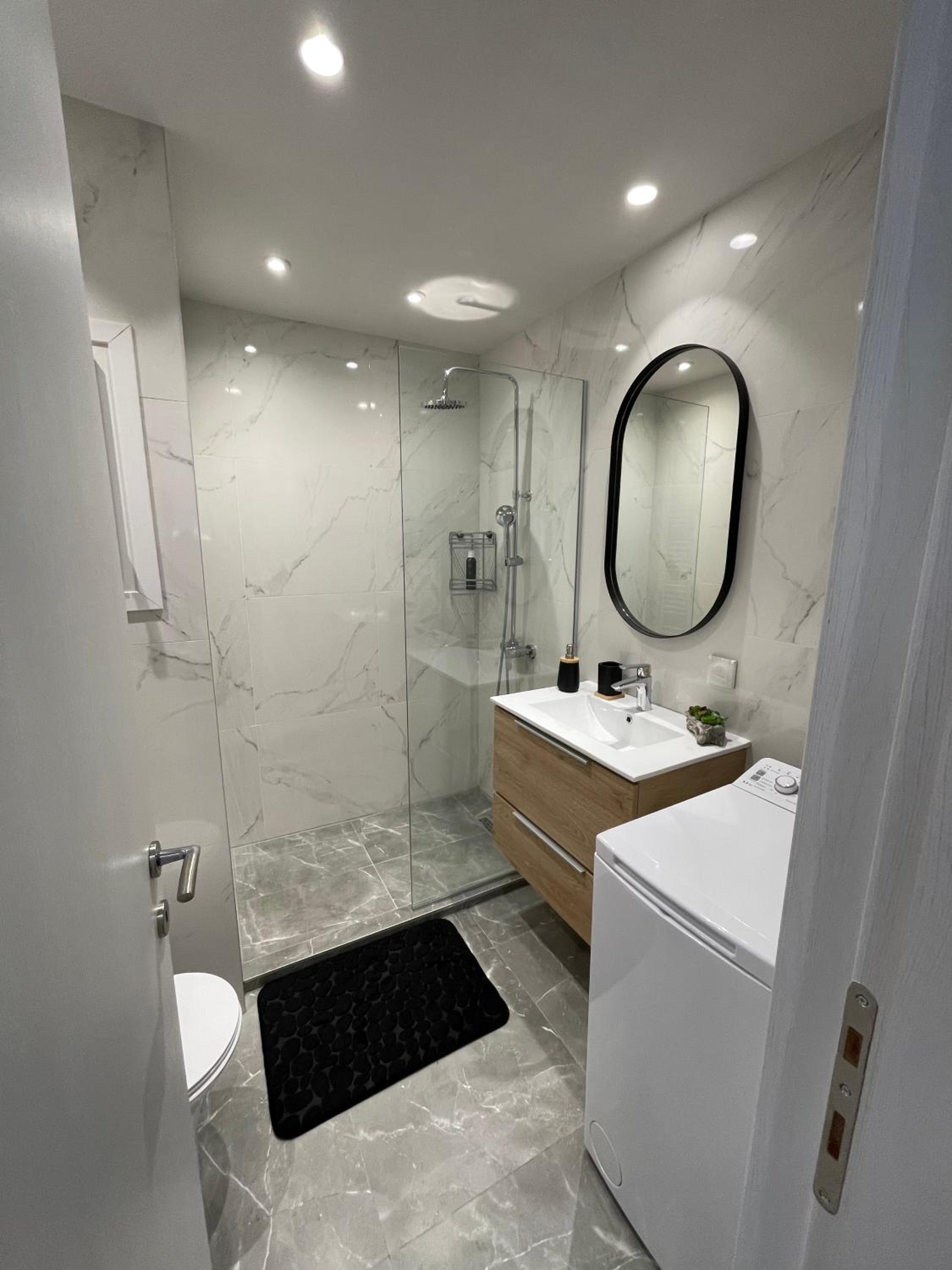 ThesSpacious Apartment