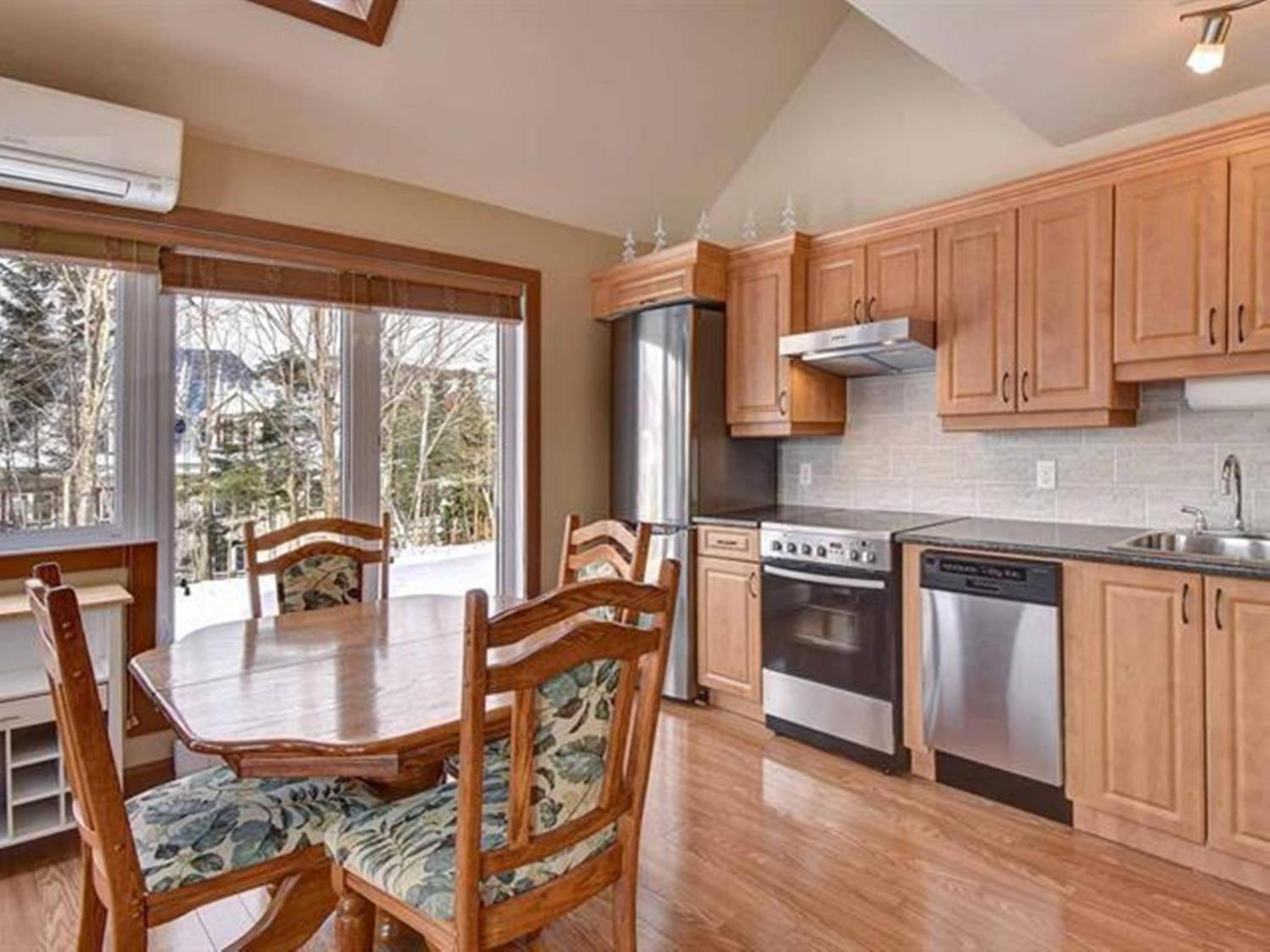 Bright Condo near the Lake by GLOBALSTAY