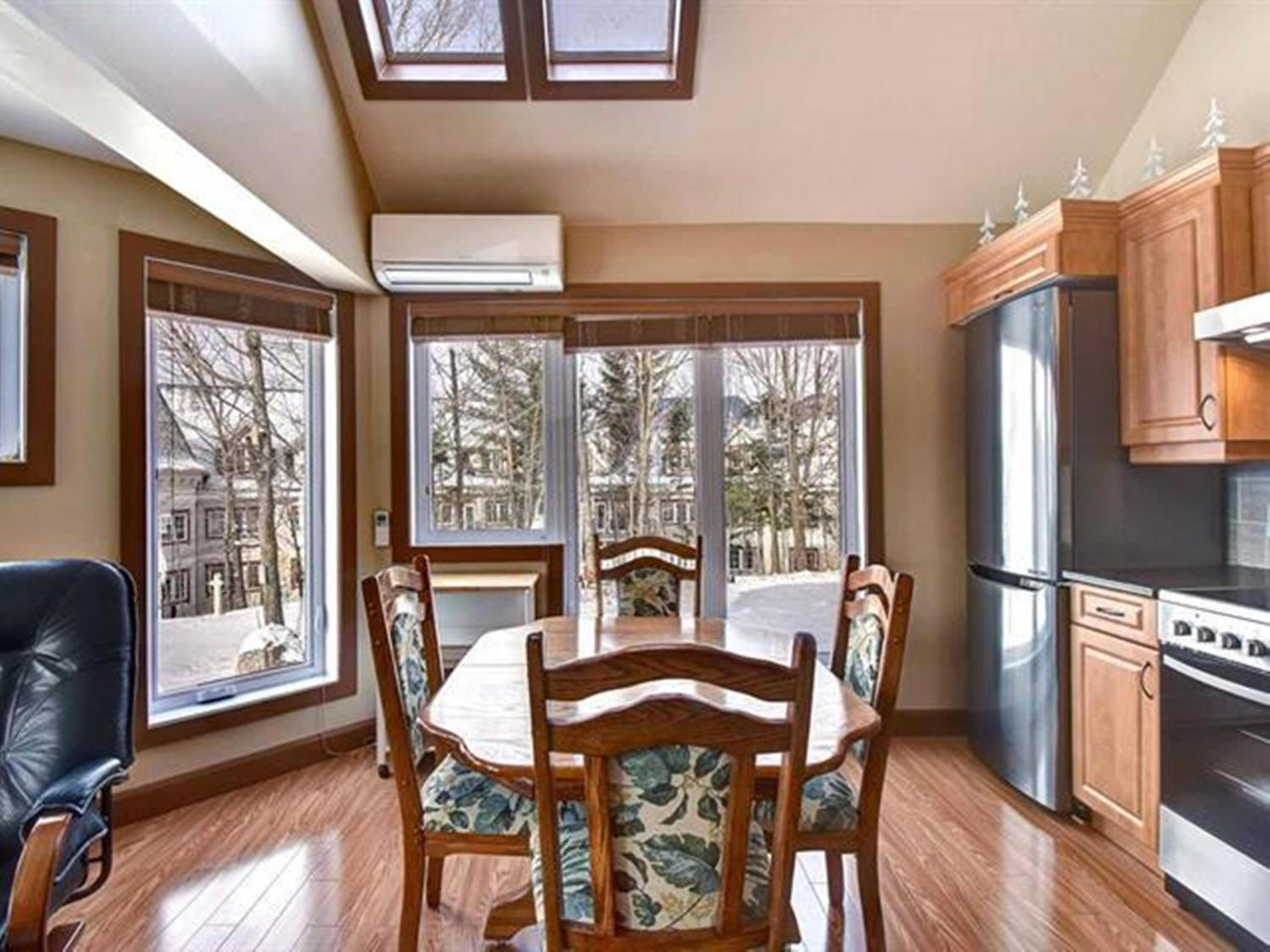 Bright Condo near the Lake by GLOBALSTAY