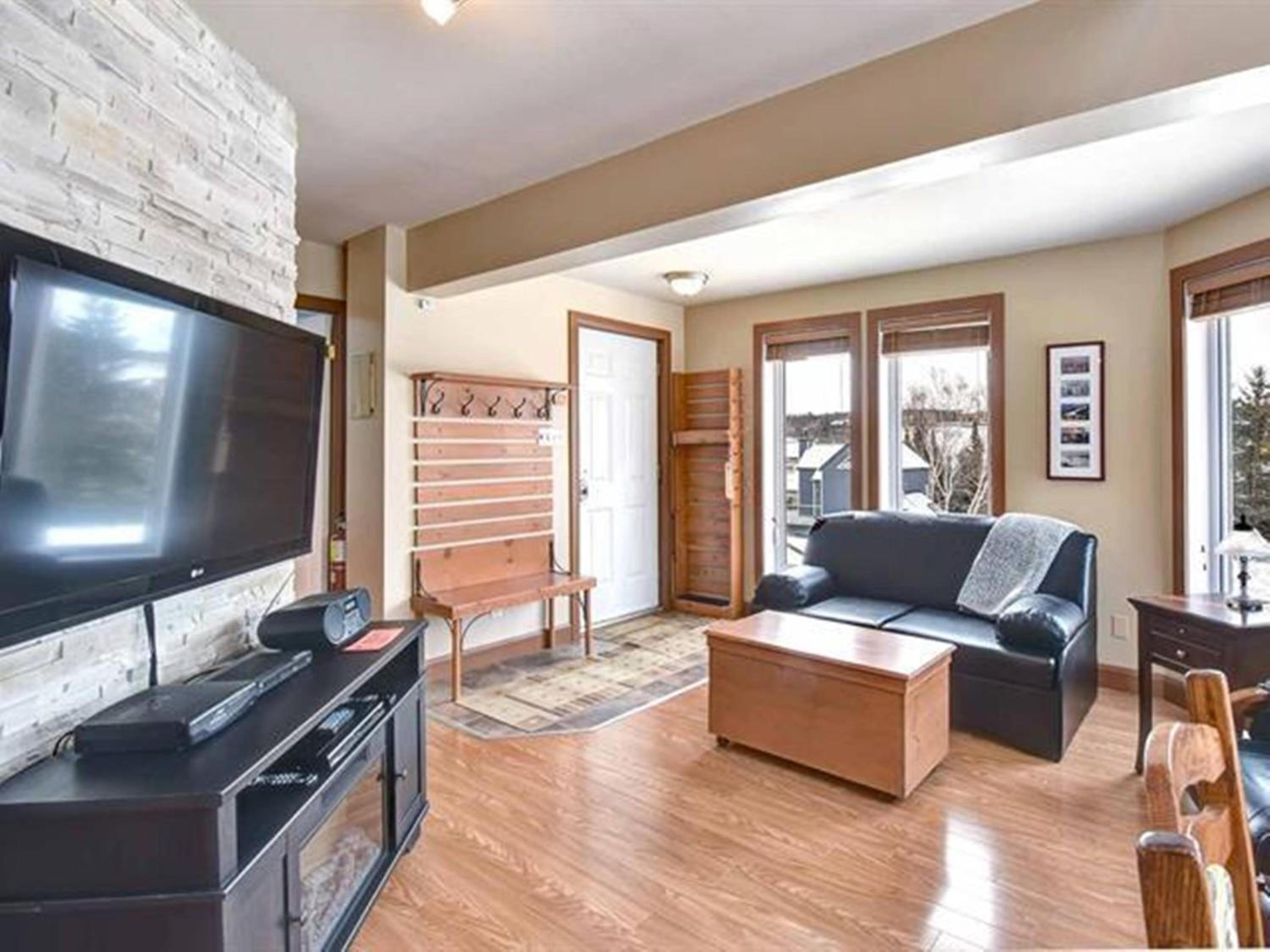 Bright Condo near the Lake by GLOBALSTAY