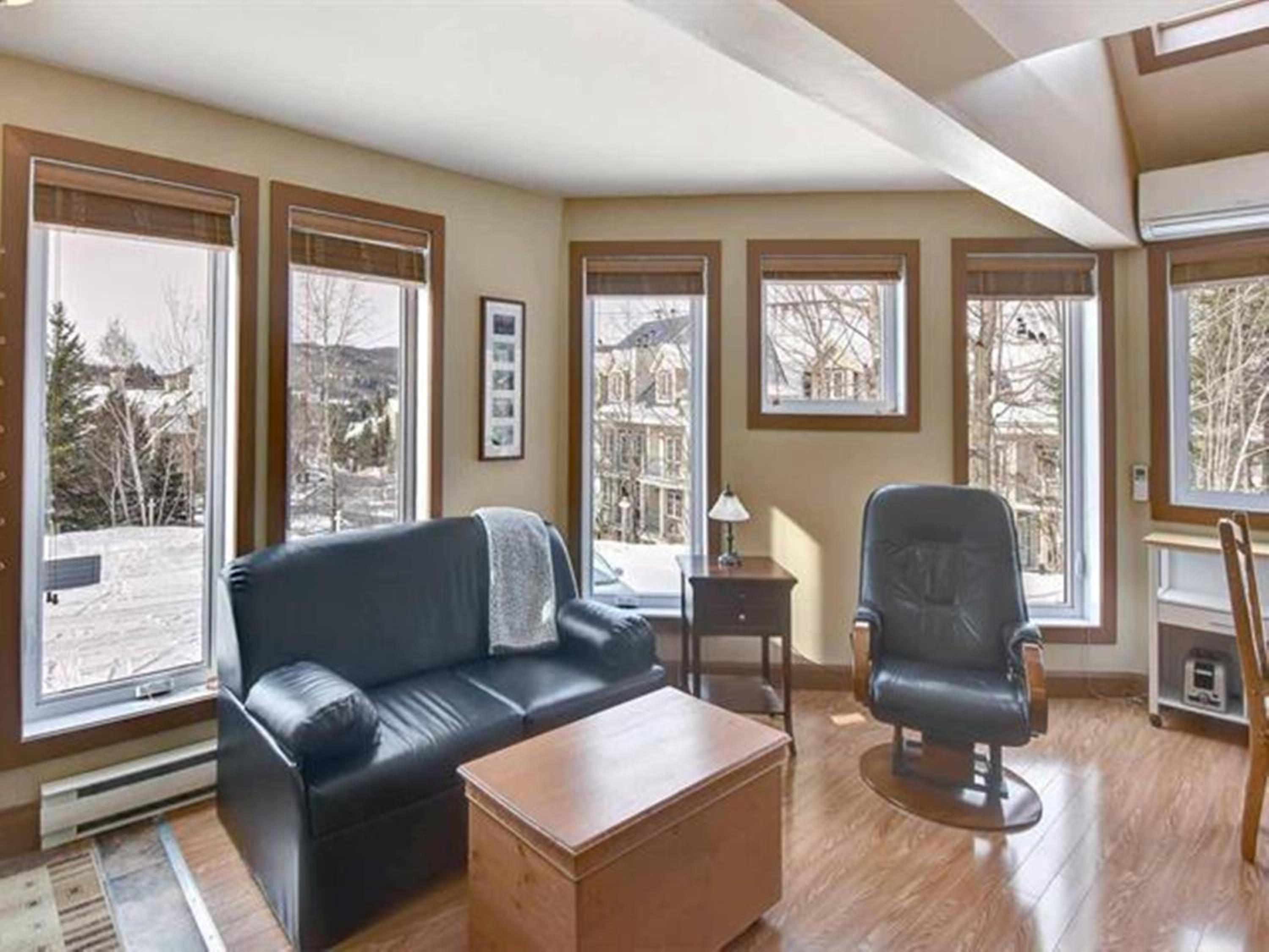 Bright Condo near the Lake by GLOBALSTAY