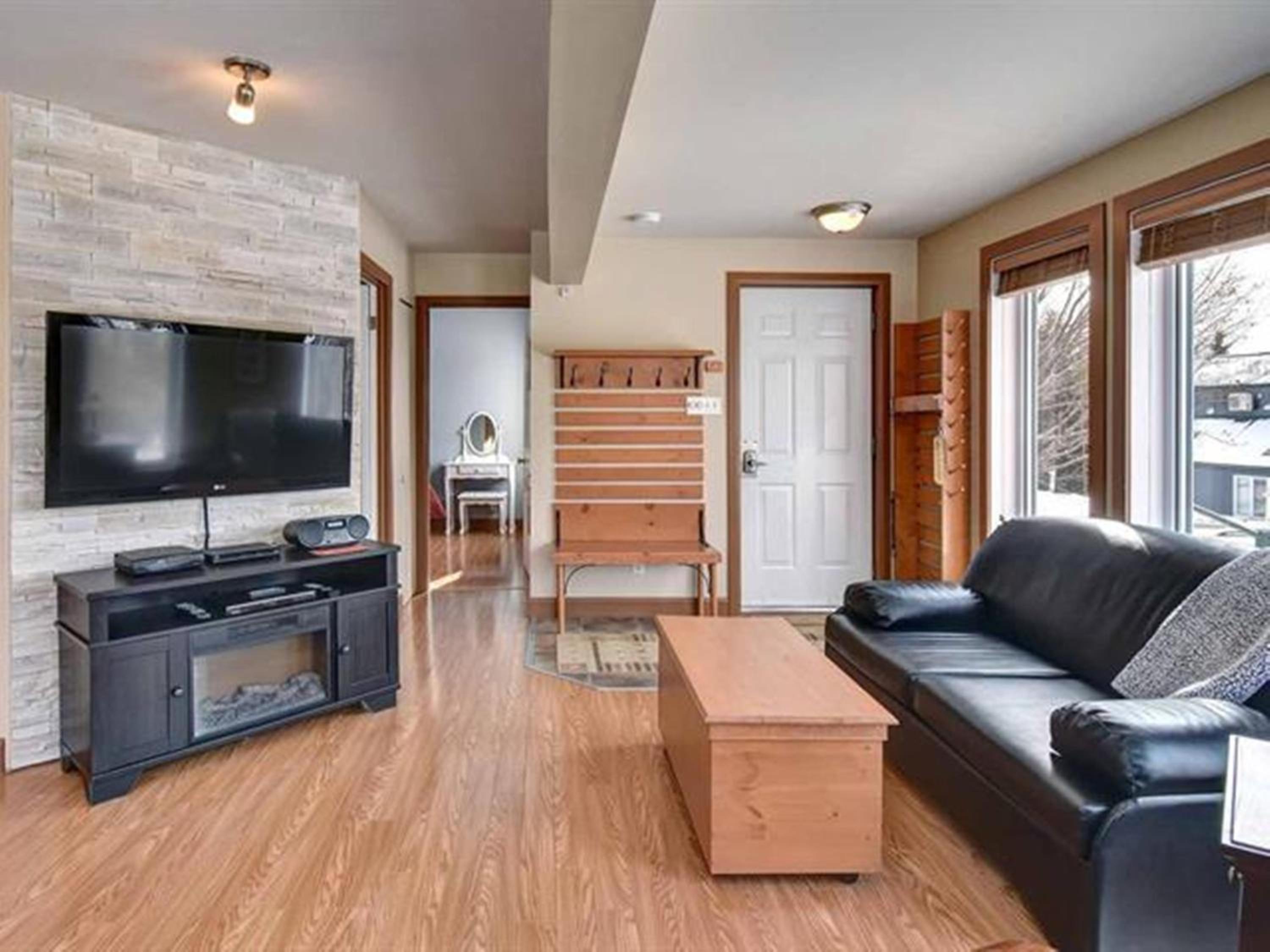 Bright Condo near the Lake by GLOBALSTAY