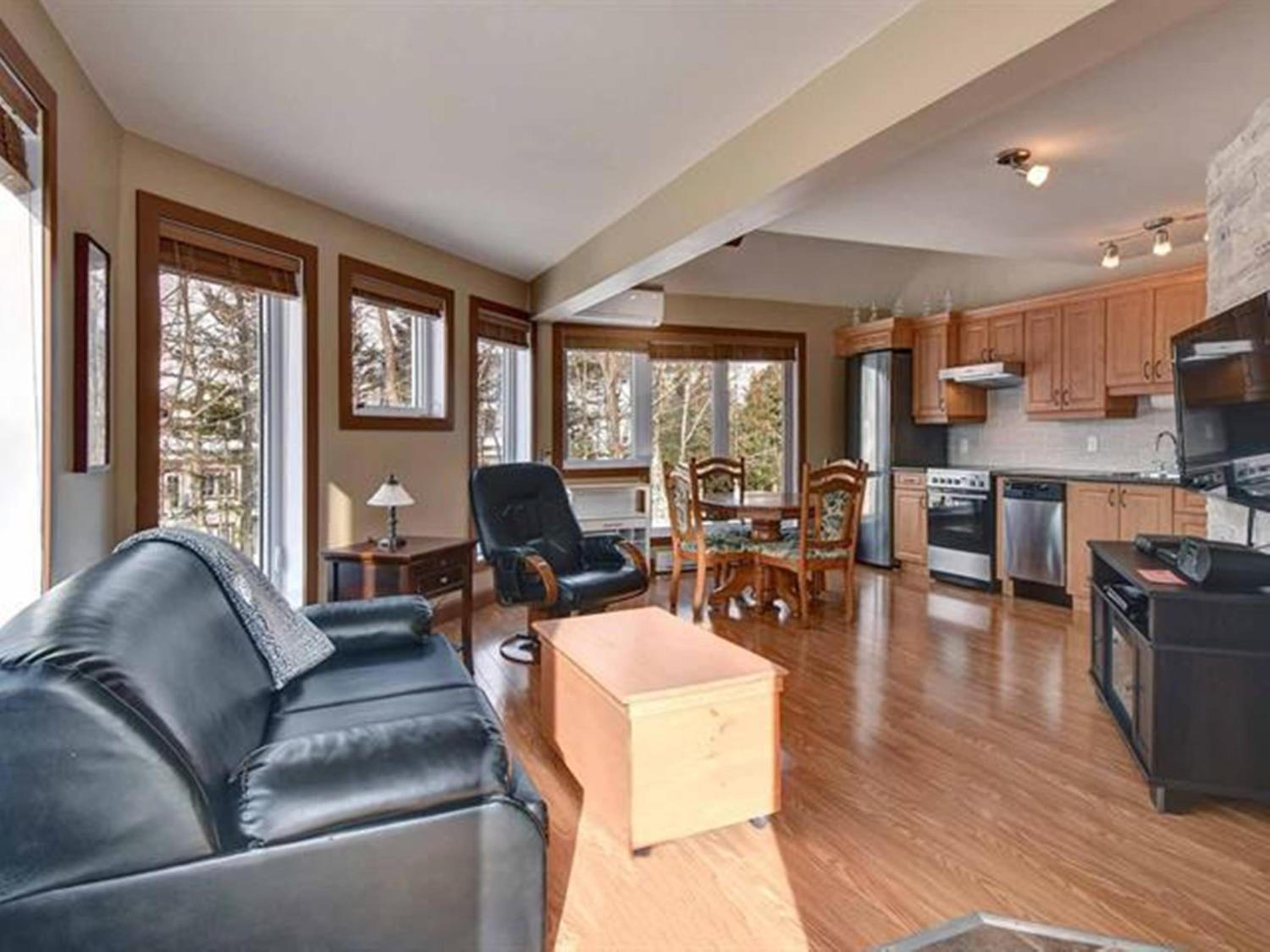 Bright Condo near the Lake by GLOBALSTAY