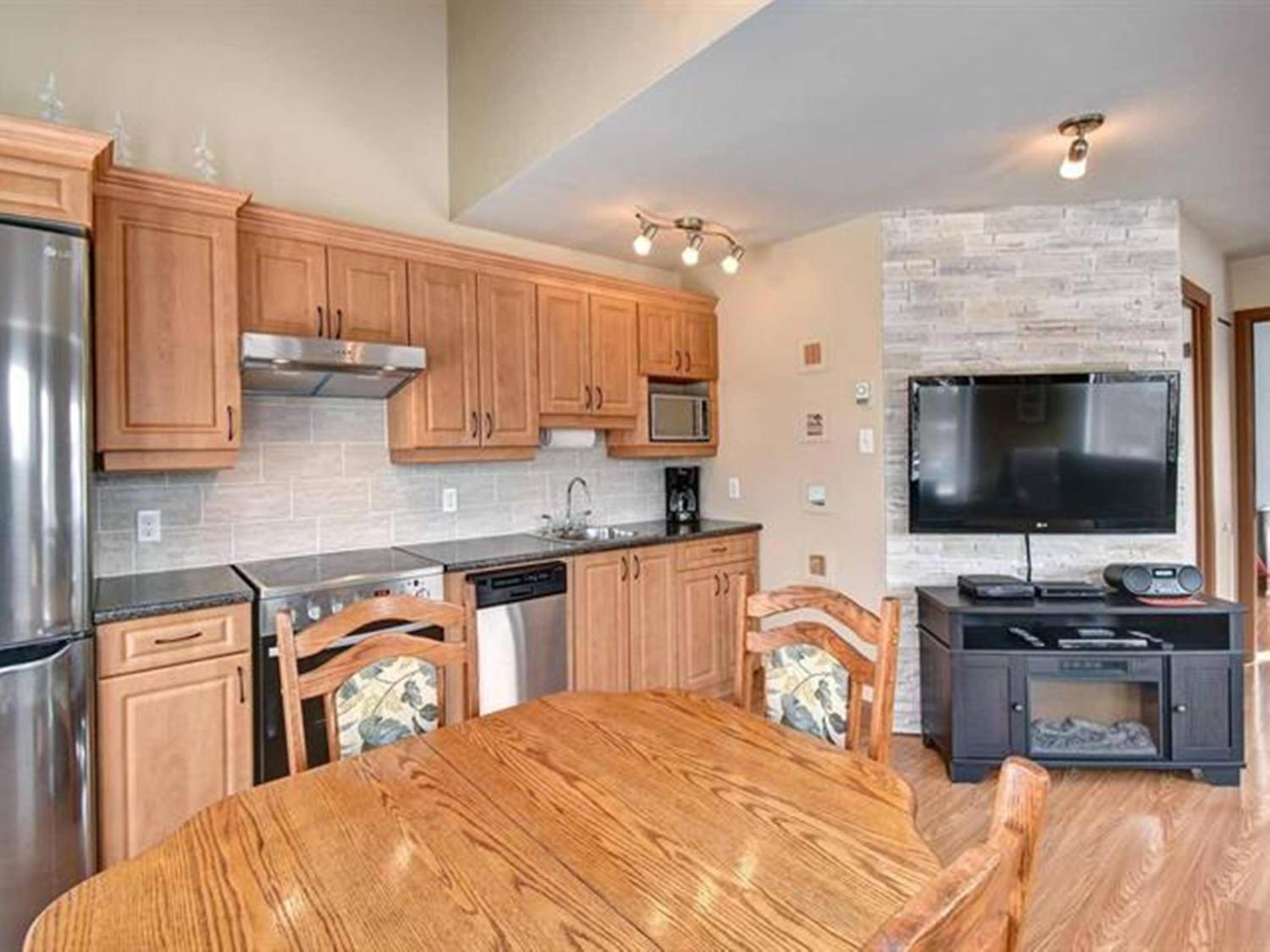 Bright Condo near the Lake by GLOBALSTAY
