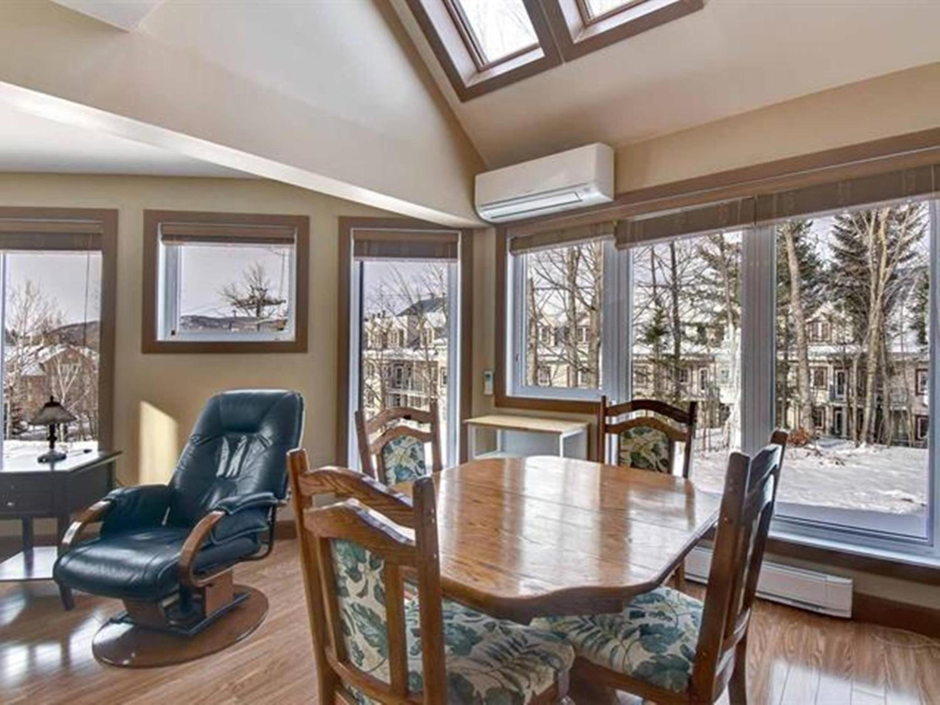 Bright Condo near the Lake by GLOBALSTAY