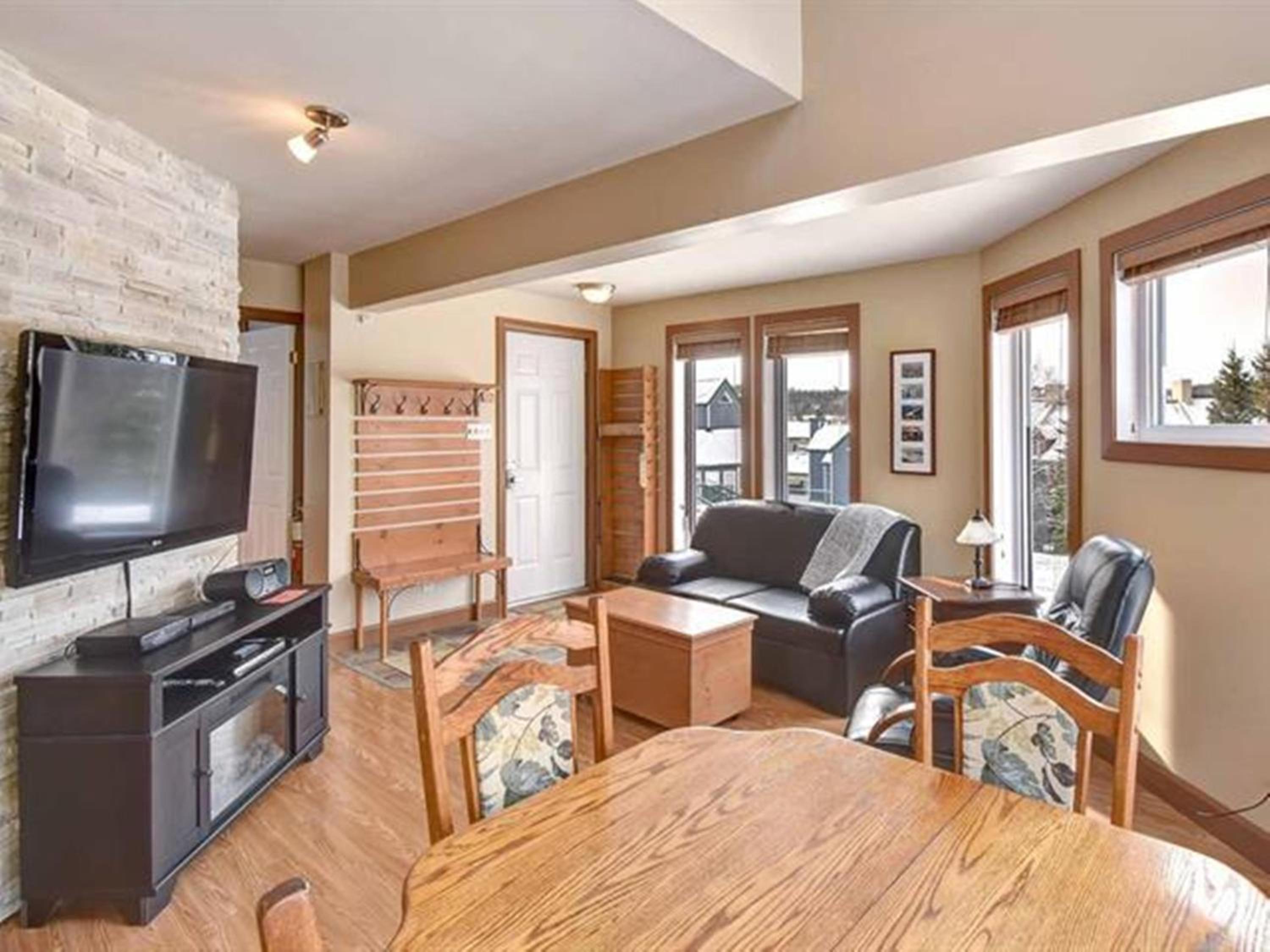 Bright Condo near the Lake by GLOBALSTAY