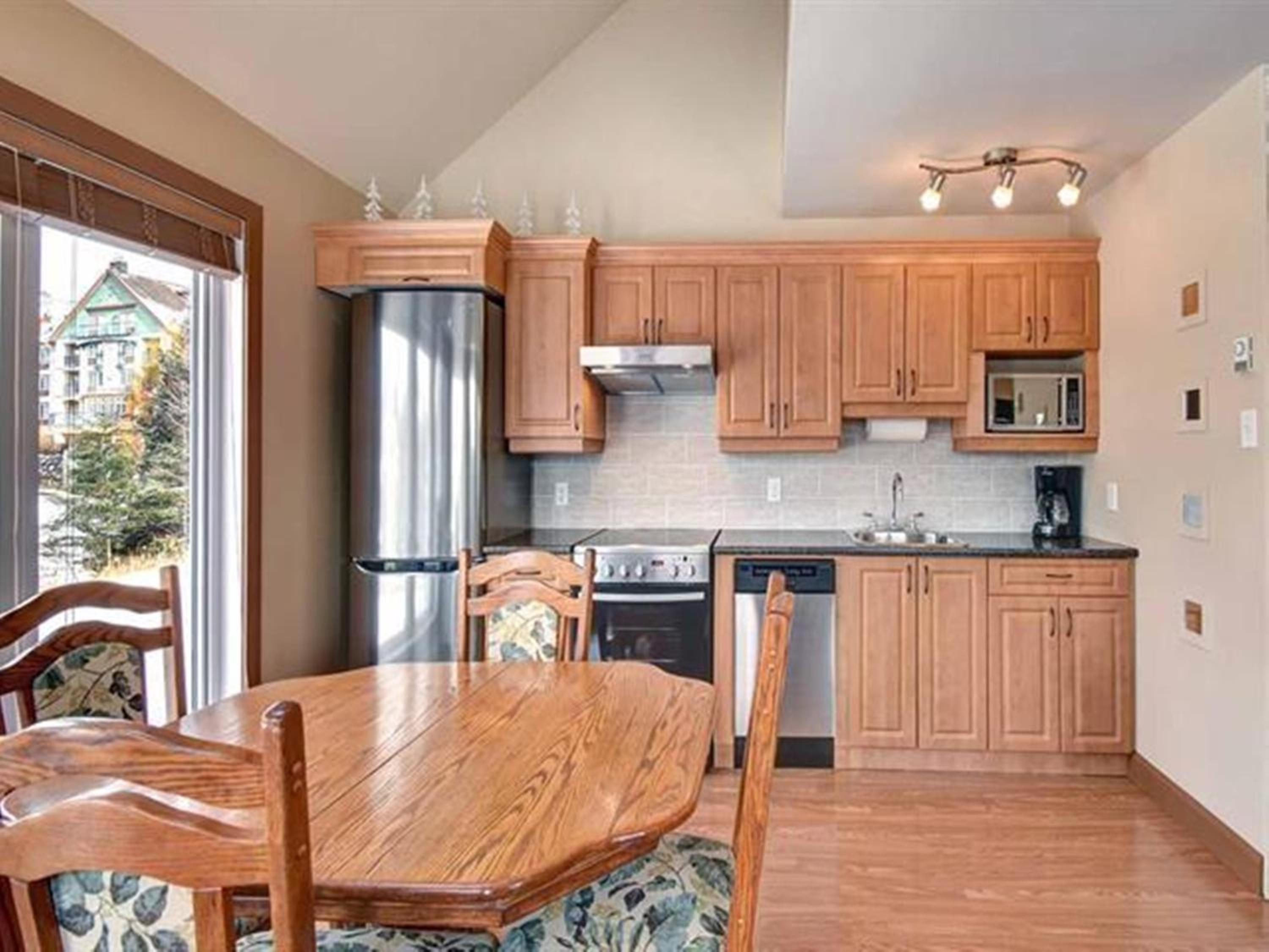Bright Condo near the Lake by GLOBALSTAY