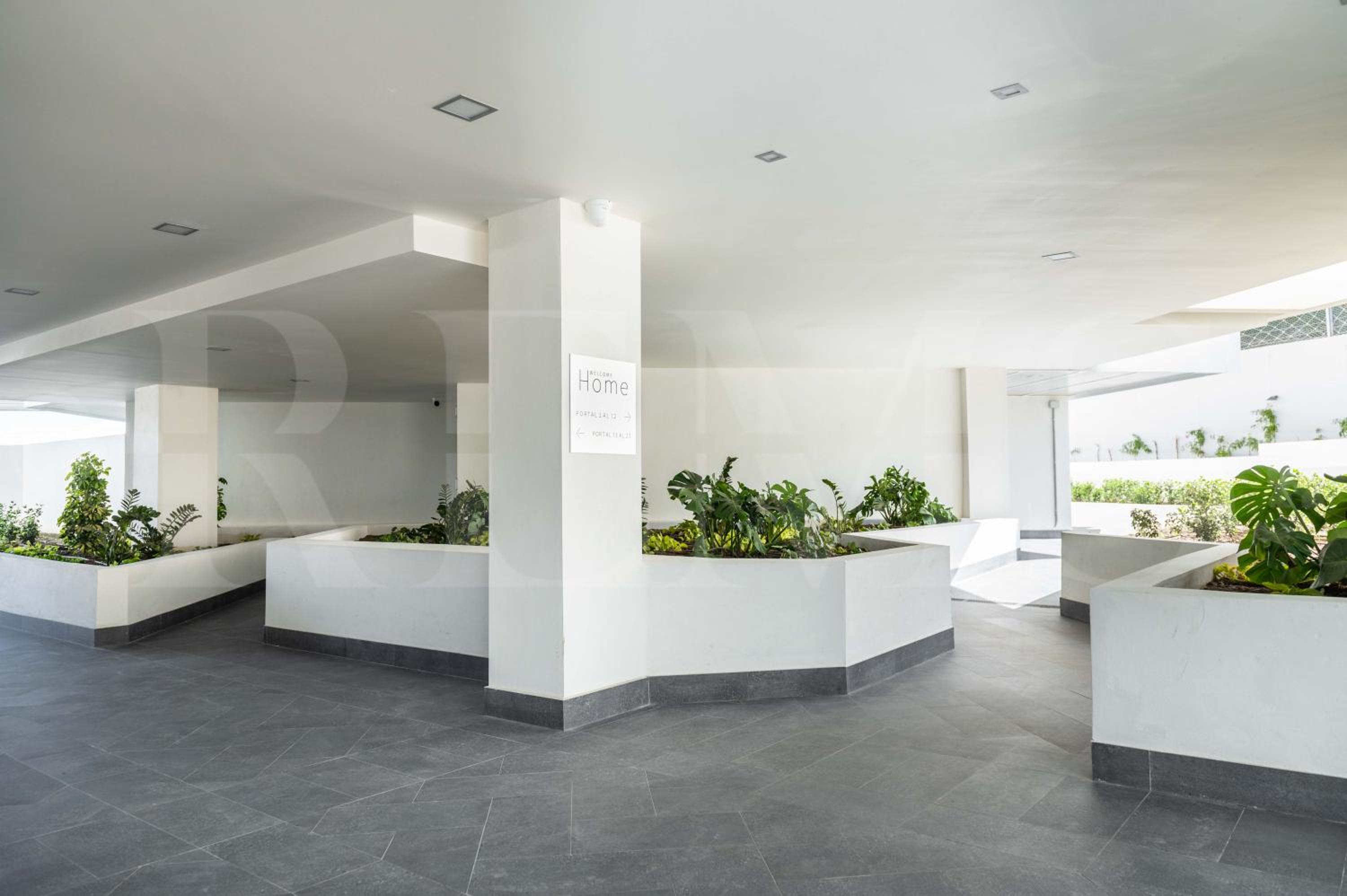 Apartment with parking, gym & terrace by REMS