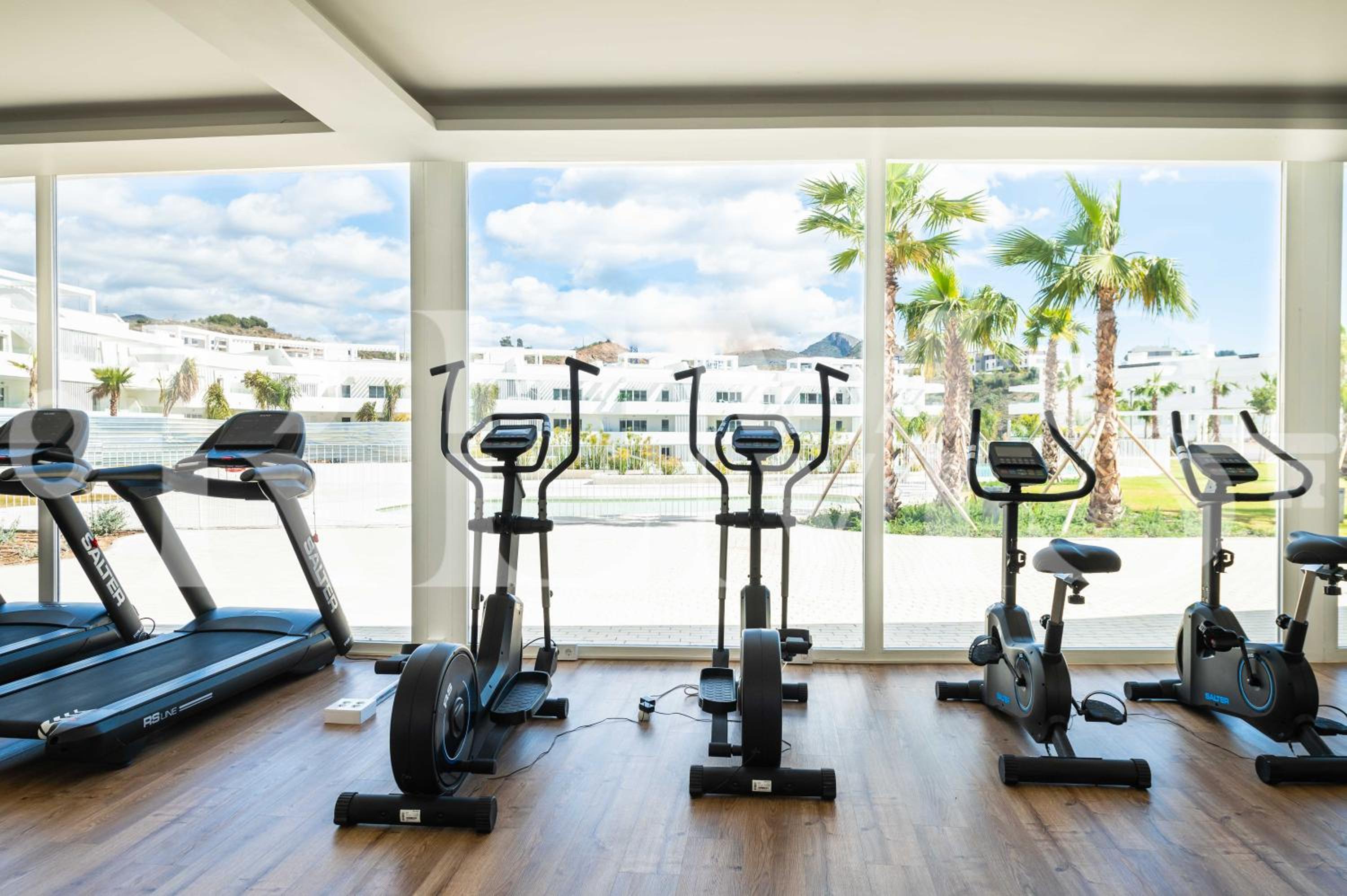 Apartment with parking, gym & terrace by REMS