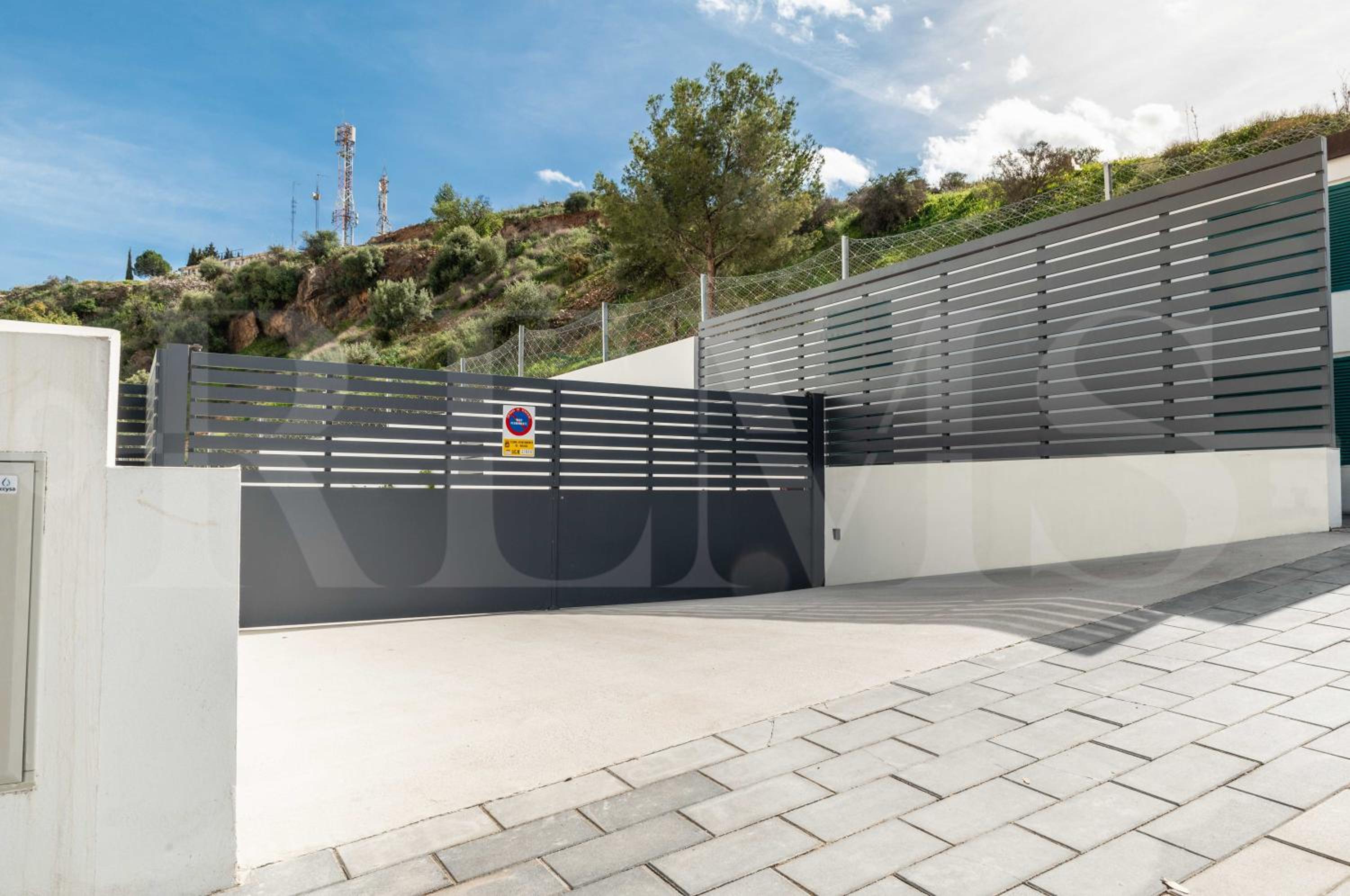 Apartment with parking, gym & terrace by REMS
