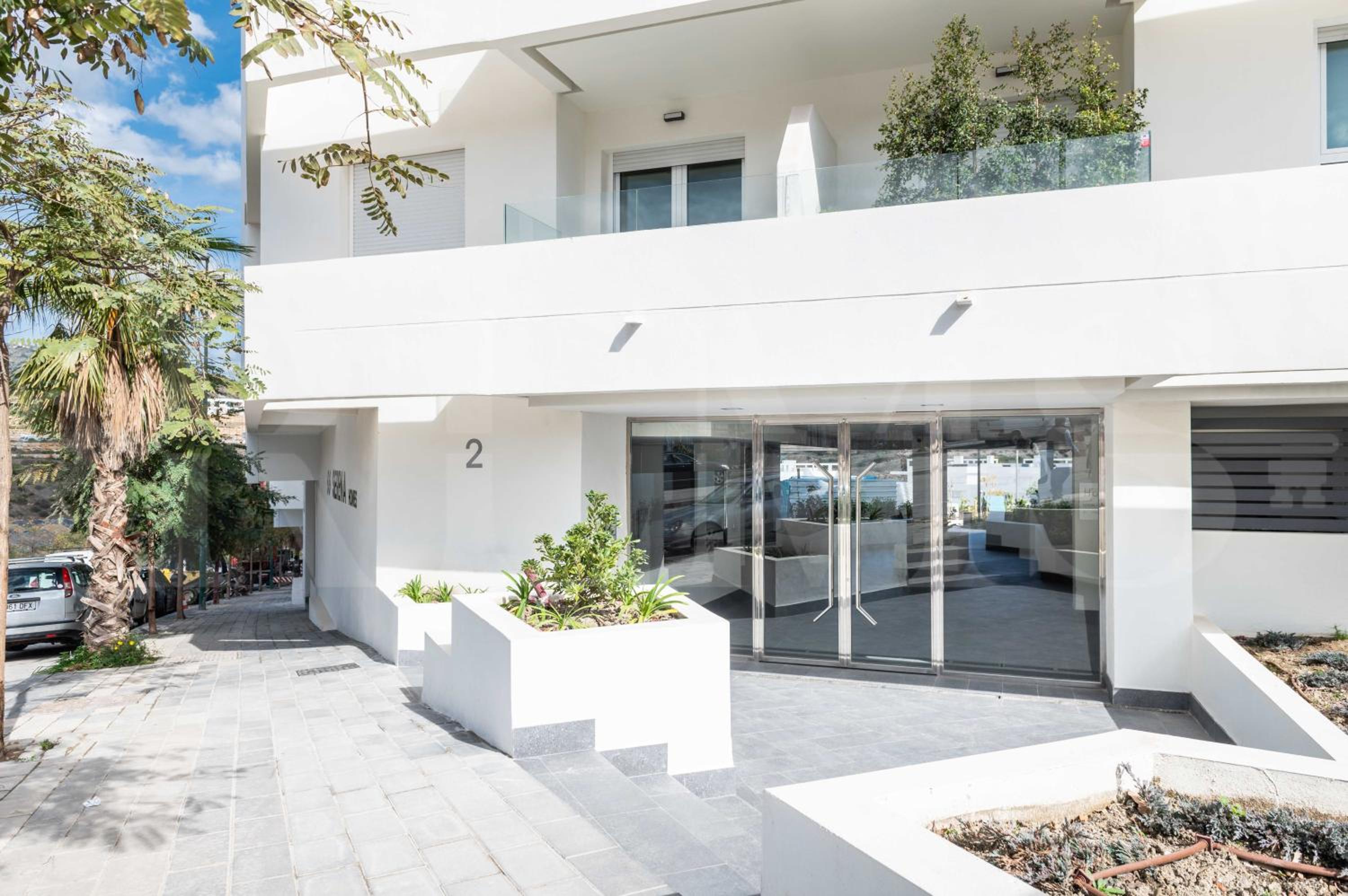 Apartment with parking, gym & terrace by REMS