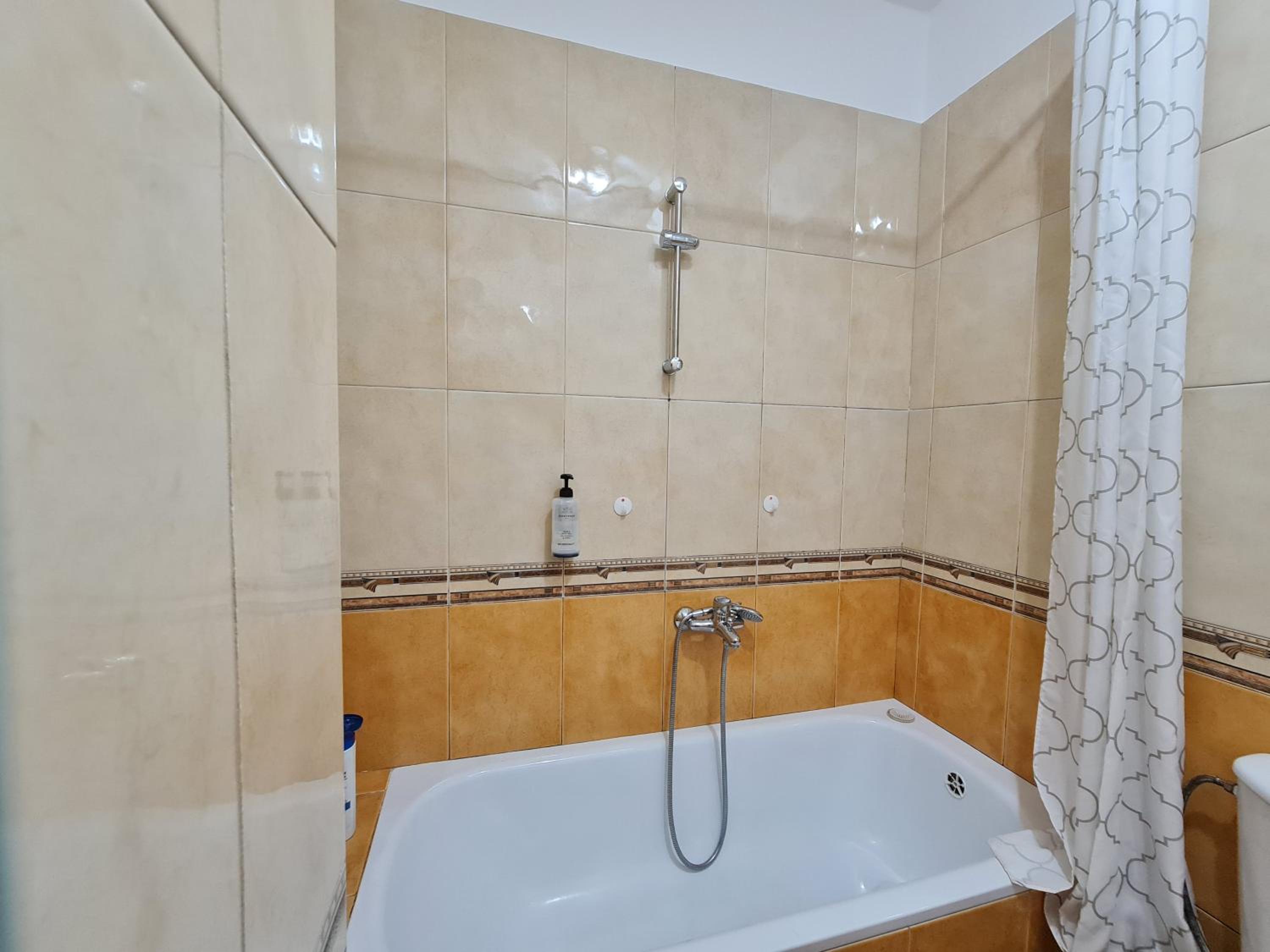 Quiet & spacious city center apartment - 4 min walk