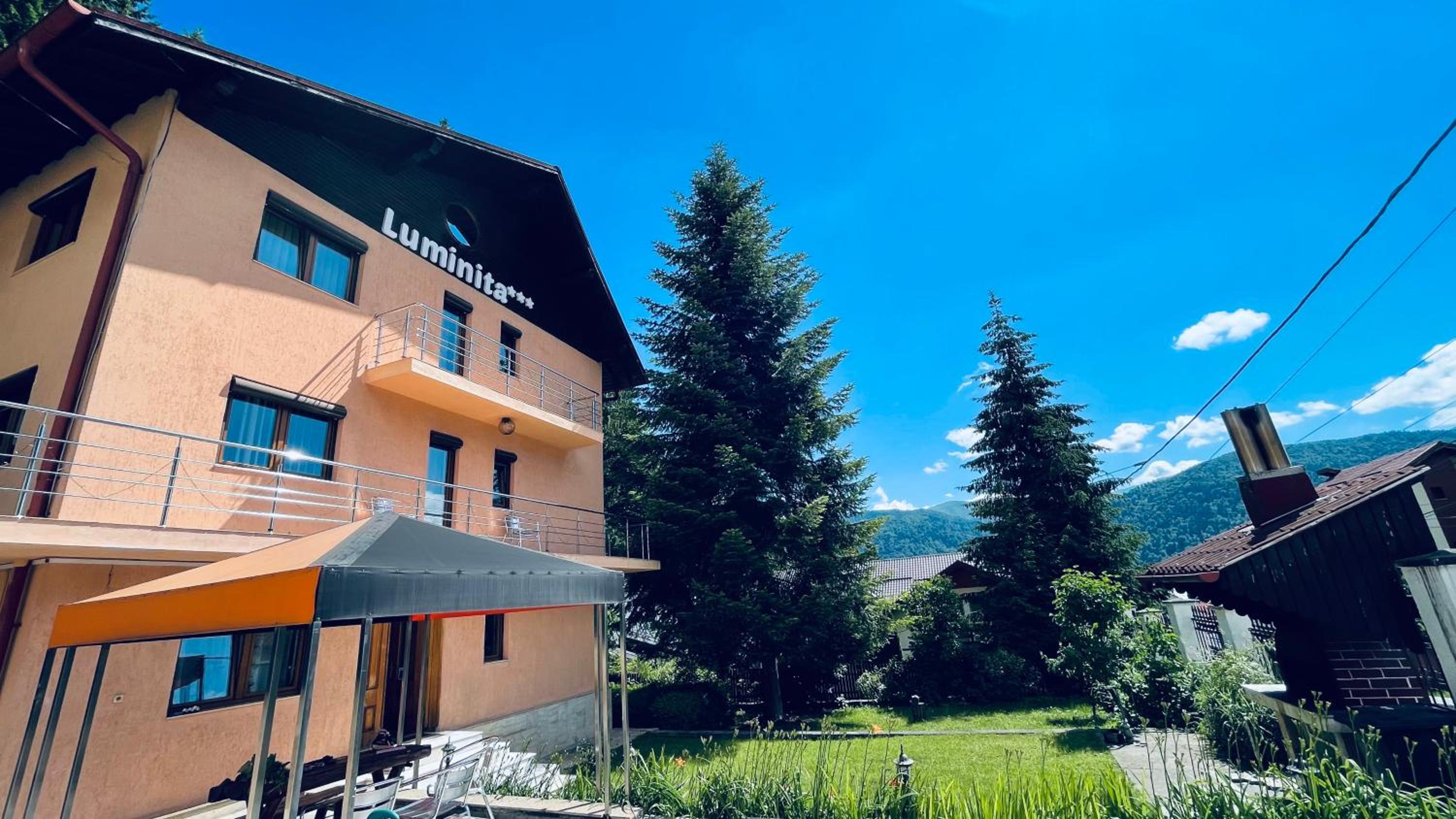 Pensiunea Luminita la 50m de Partia Kalinderu view 2