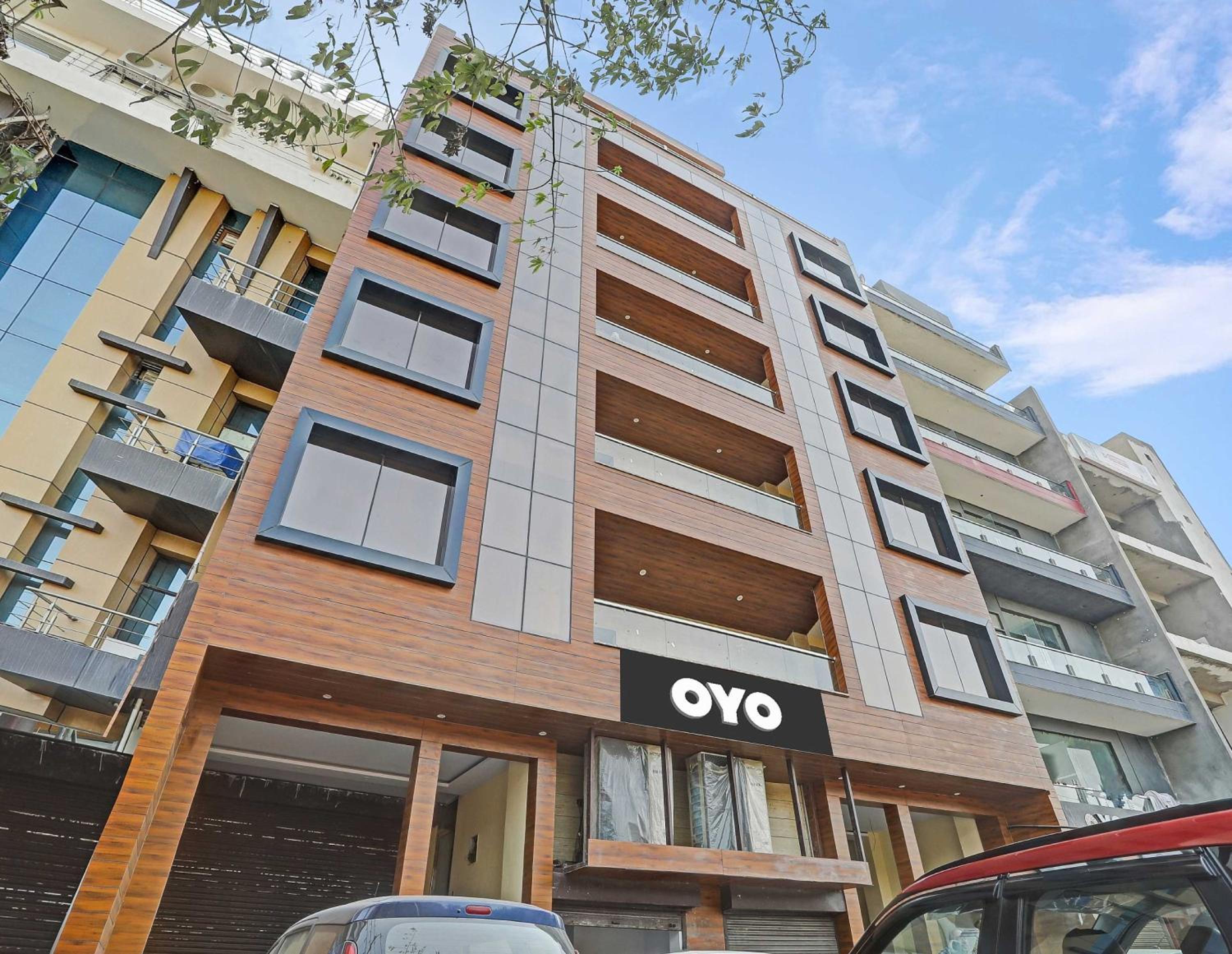 Capital O Mt Corporate Stays Near Iskcon Temple Noida view 3