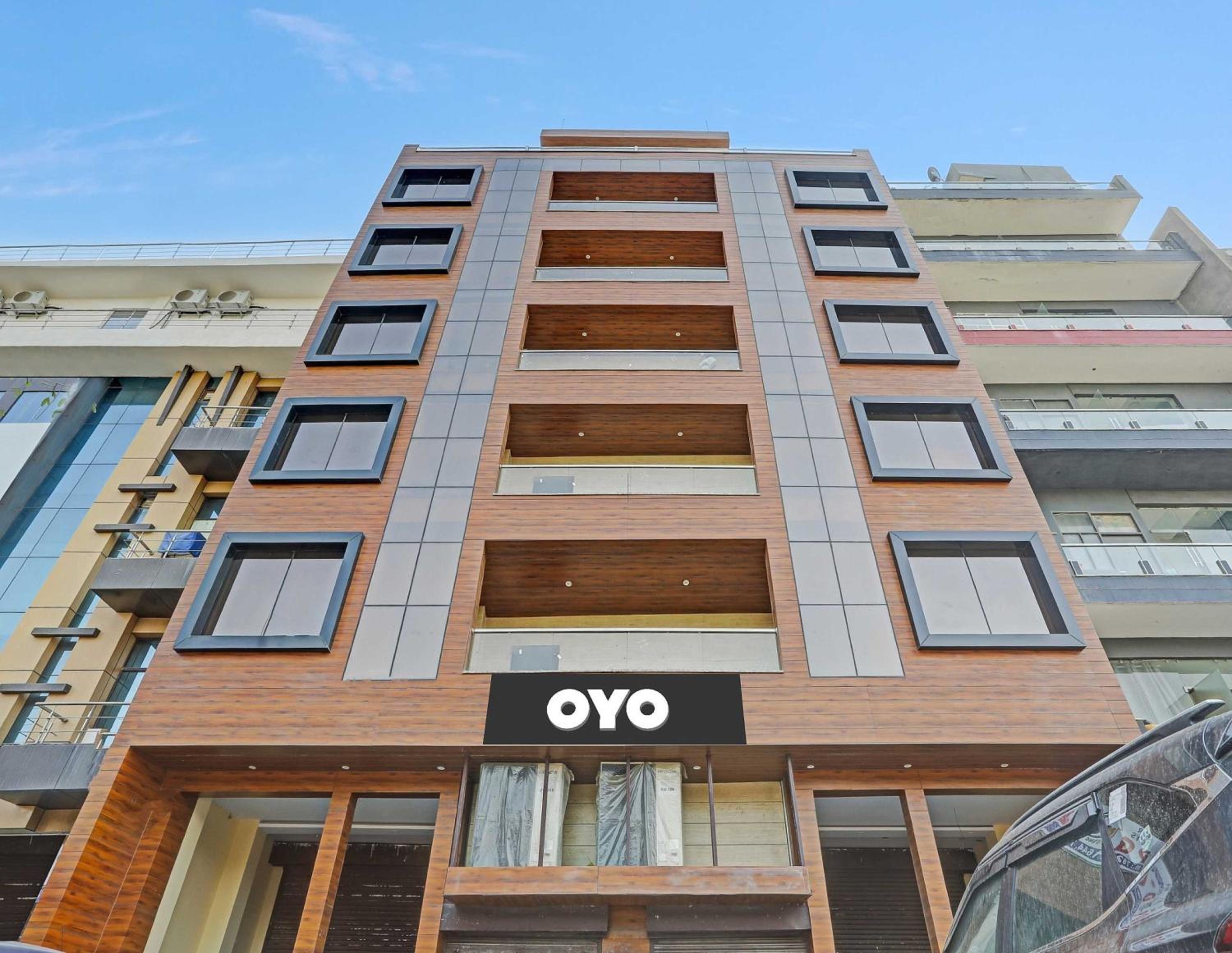 Capital O Mt Corporate Stays Near Iskcon Temple Noida