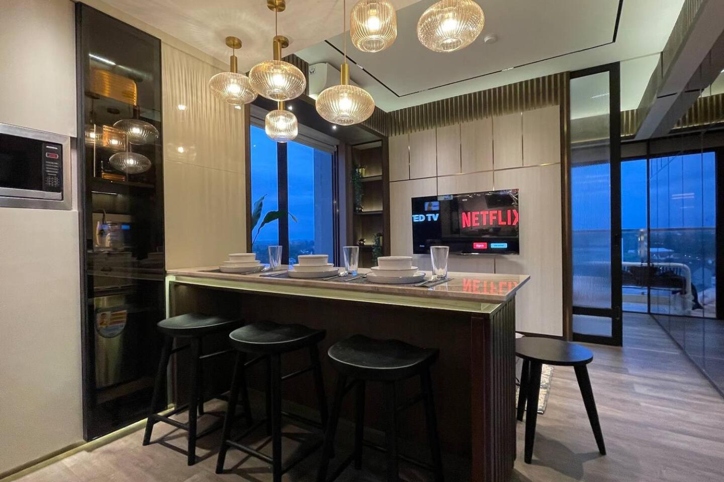 Stunning 2 Bedroom Apartment view 2