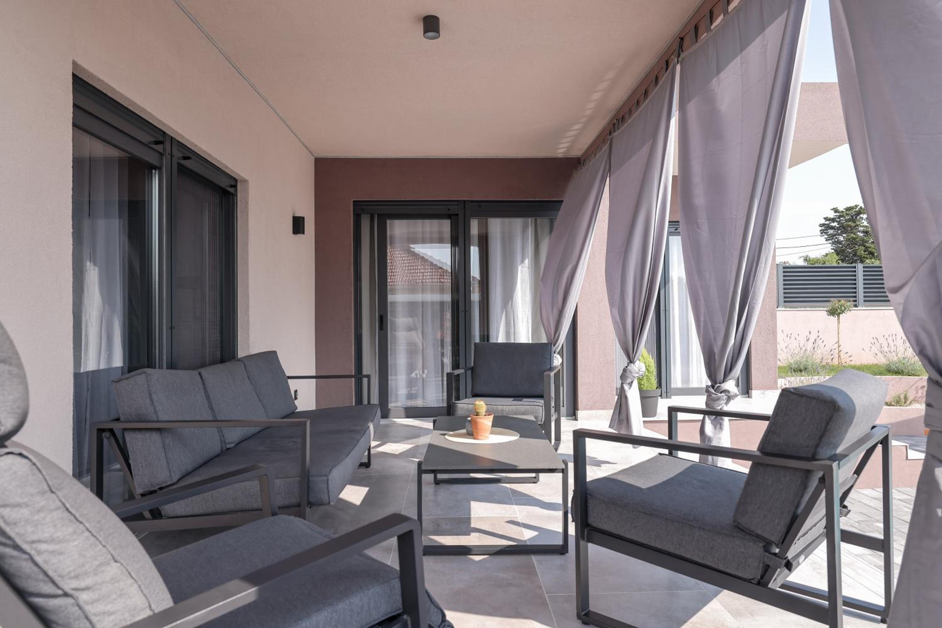 Hotel VILLA ARGOLA - Image 1