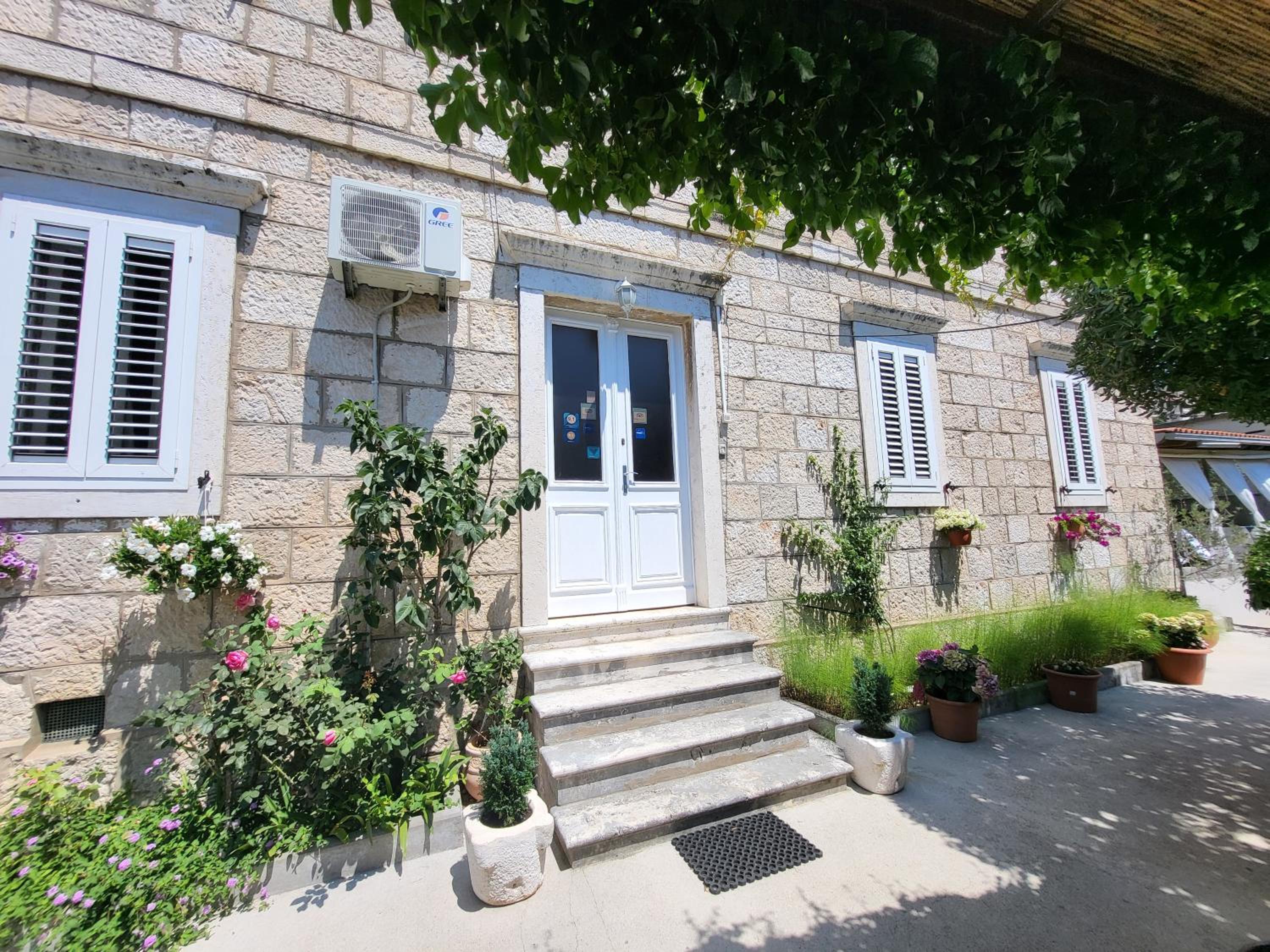 Apartments Miljas