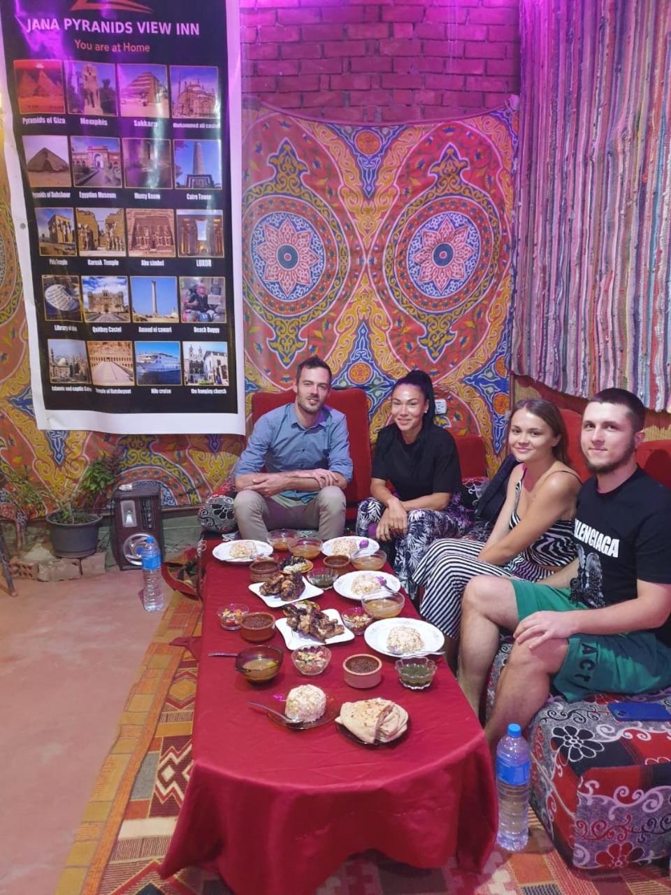 Jana Pyramids view inn