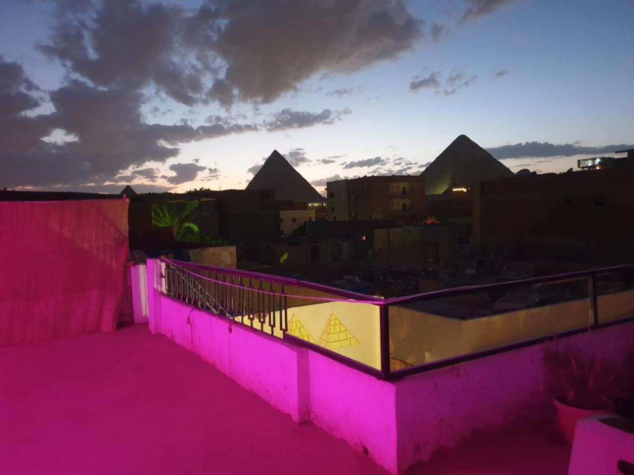 Jana Pyramids view inn