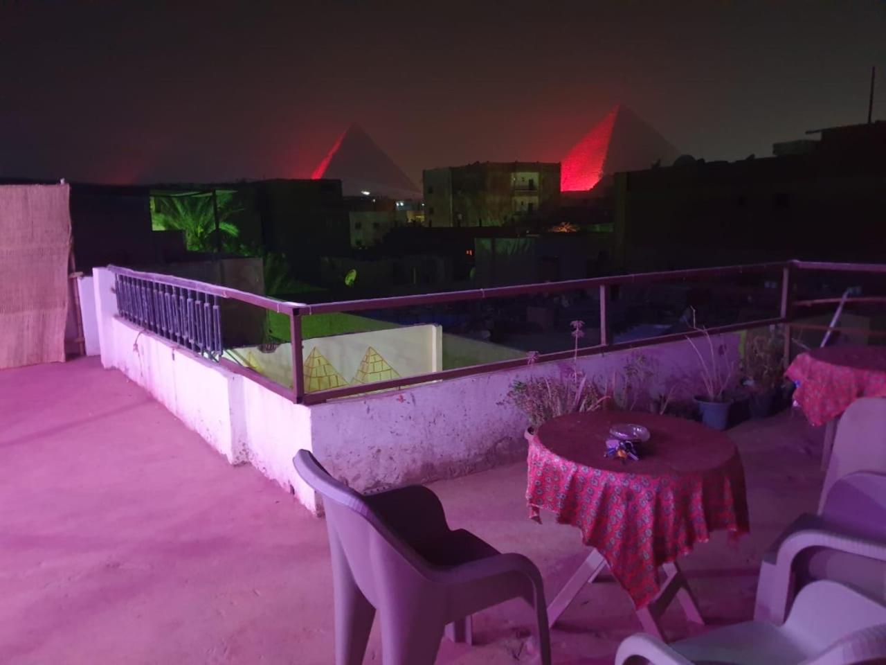 Jana Pyramids view inn