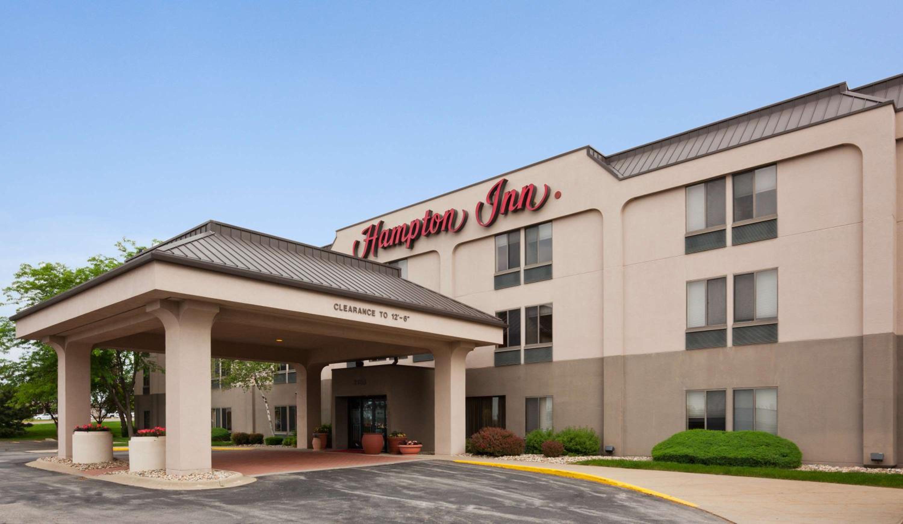Hotel Hampton Inn Cedar Rapids - Image 1