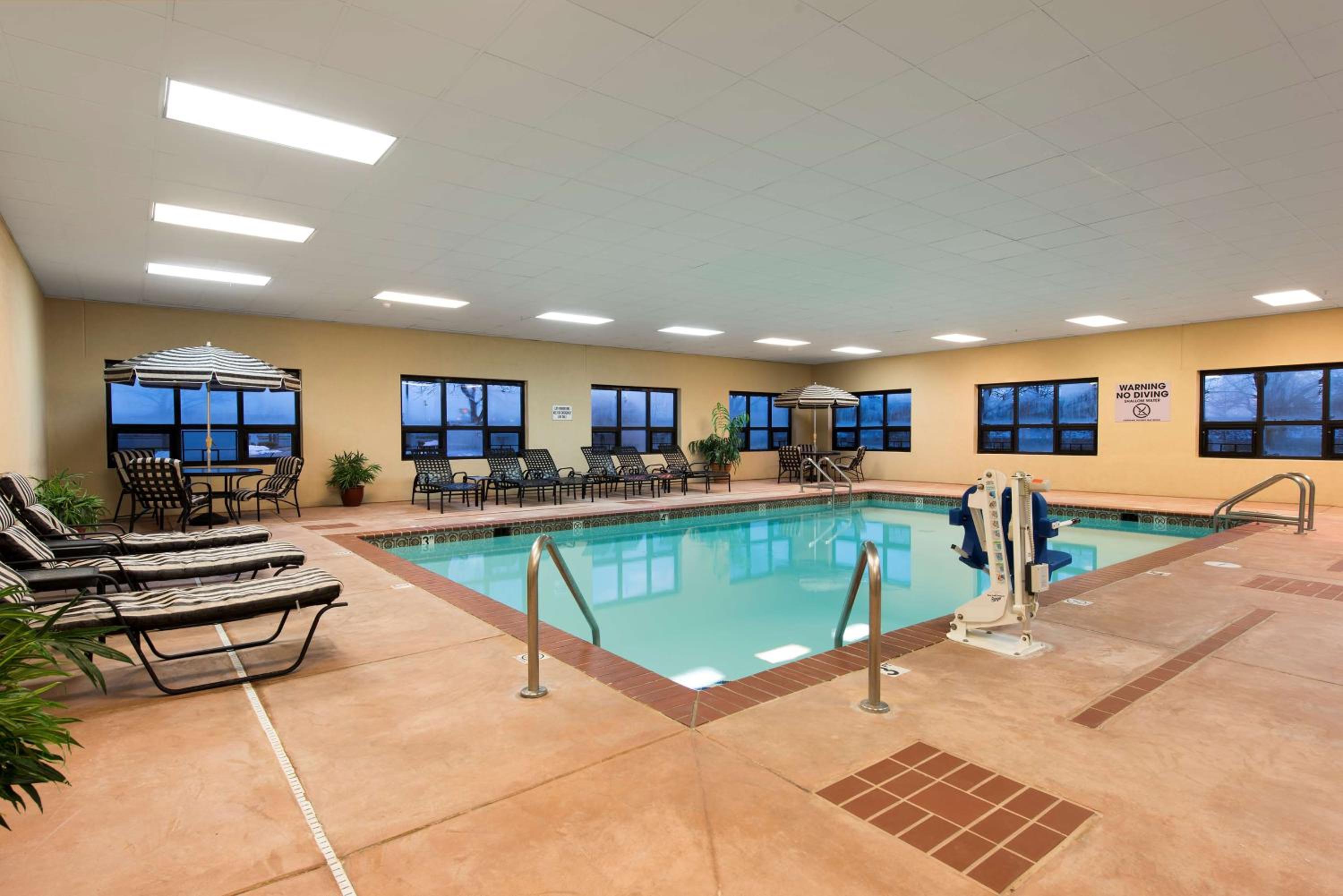 Seymour Vacations - Hampton Inn Seymour - Property Image 43