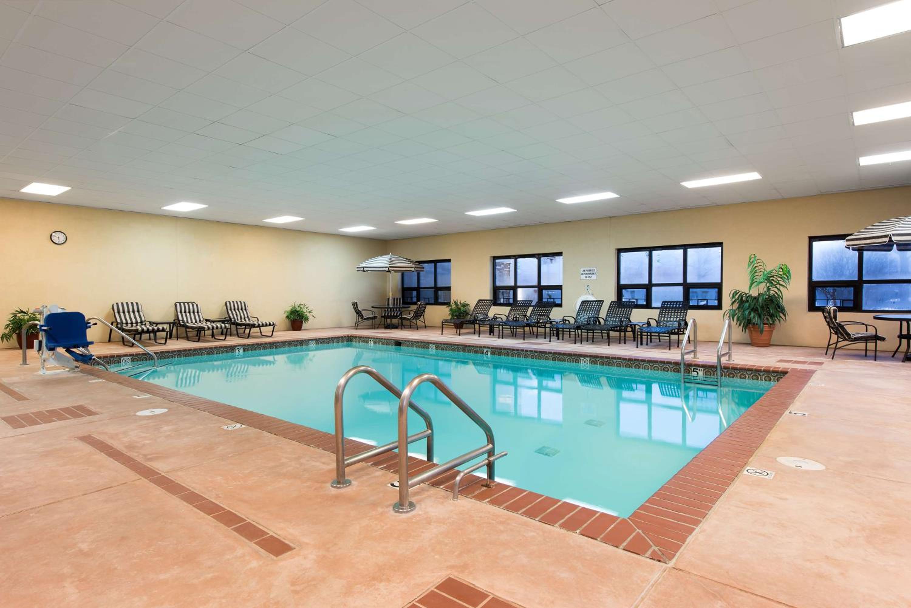 Seymour Vacations - Hampton Inn Seymour - Property Image 42