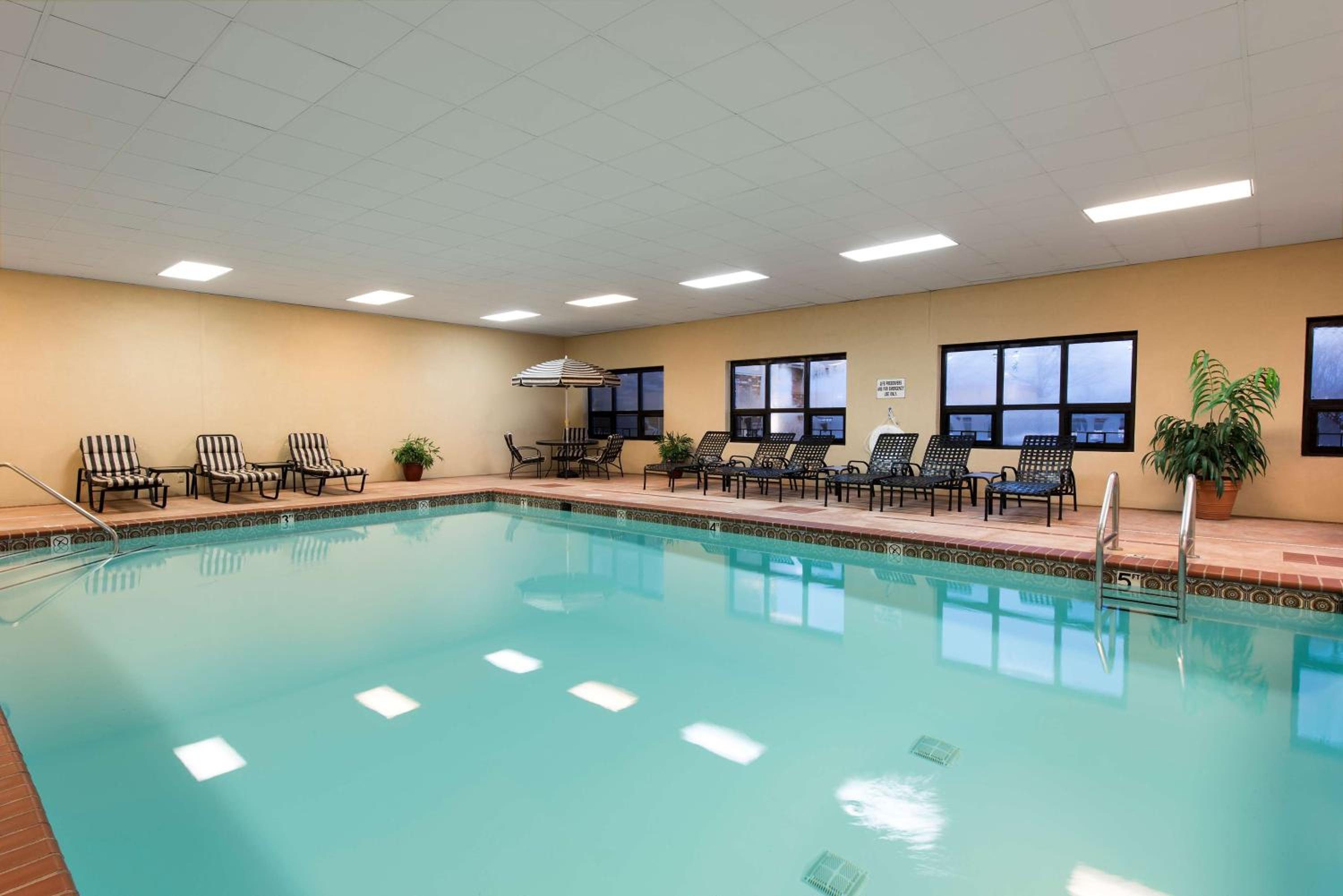 Seymour Vacations - Hampton Inn Seymour - Property Image 12