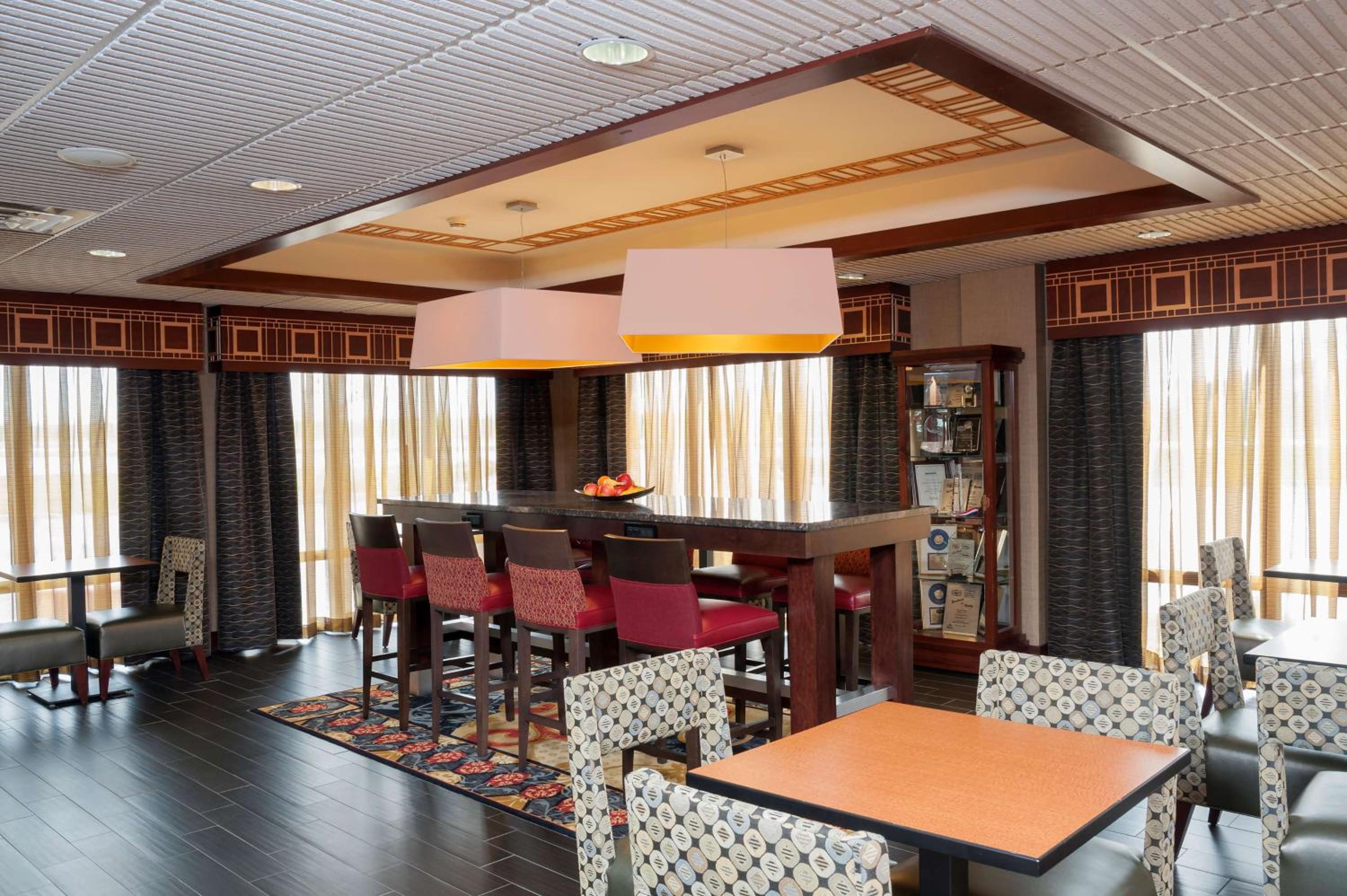 Seymour Vacations - Hampton Inn Seymour - Property Image 7