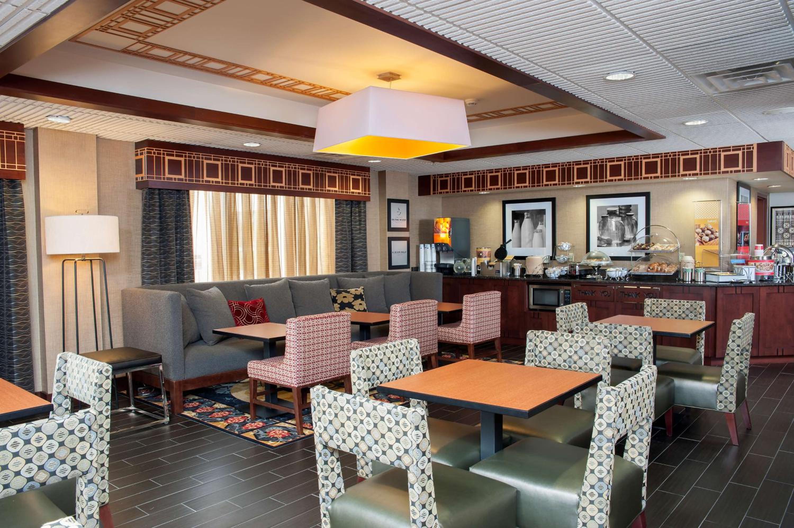 Seymour Vacations - Hampton Inn Seymour - Property Image 9