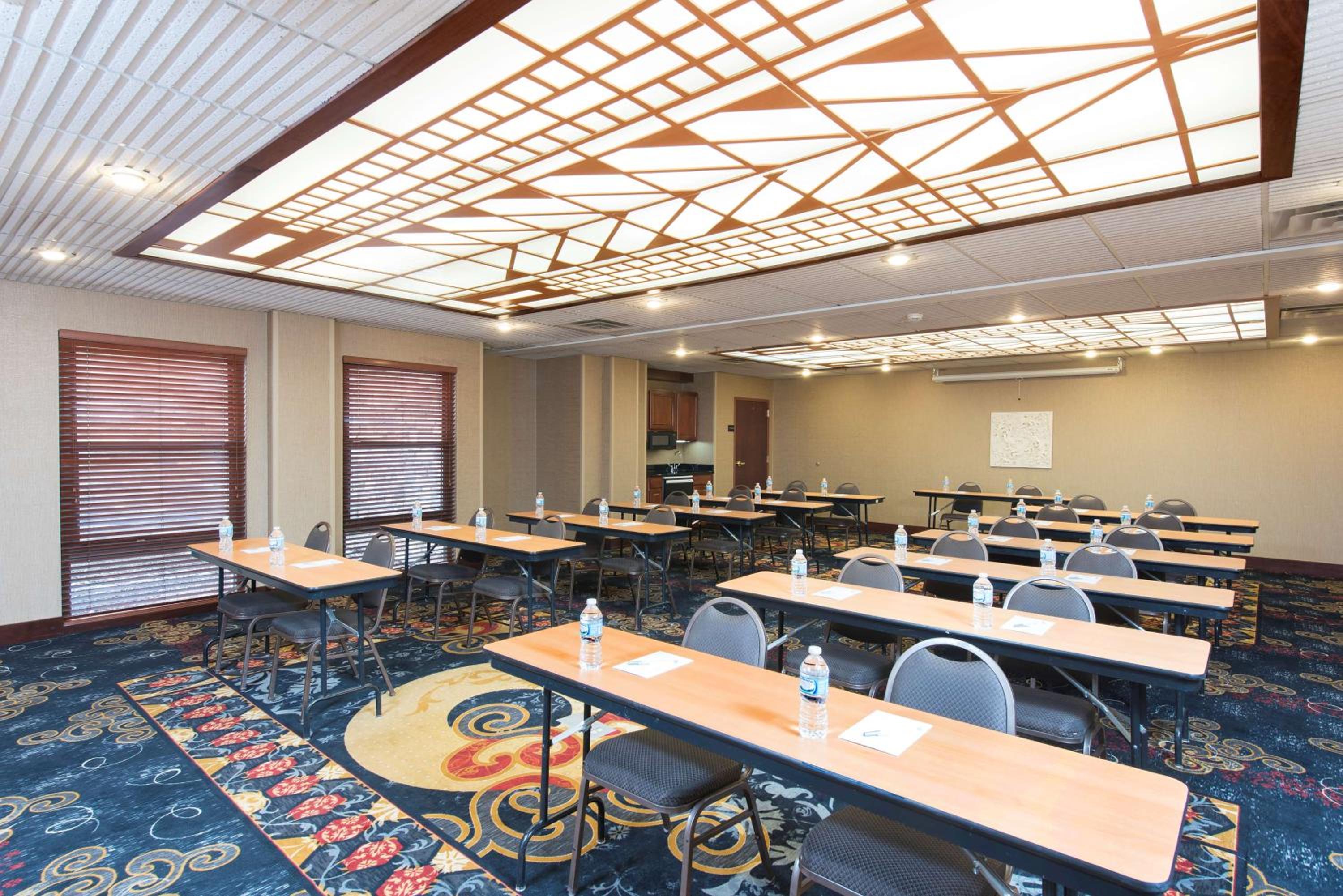 Seymour Vacations - Hampton Inn Seymour - Property Image 36