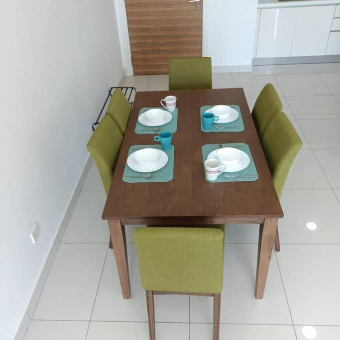Teega Cozy 4 Guests 35th floor Nflix City View view 2