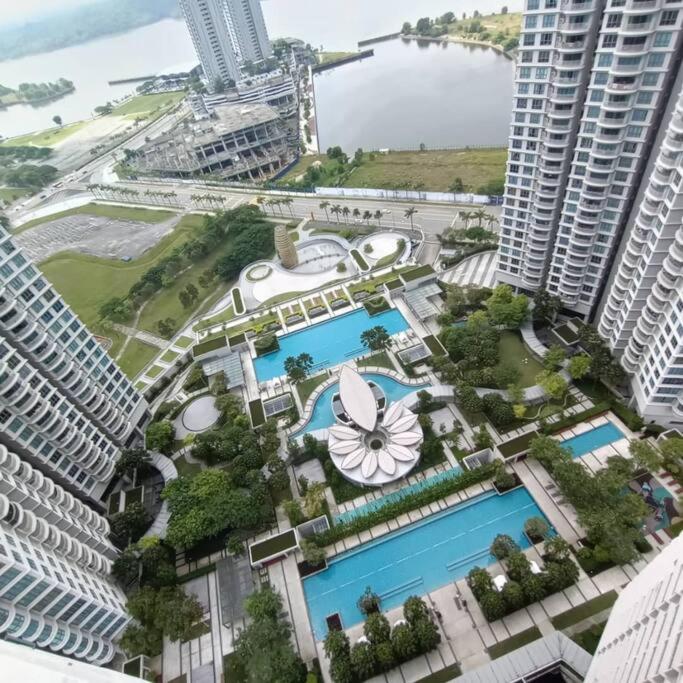 Teega Cozy 4 Guests 35th floor Nflix City View view 5