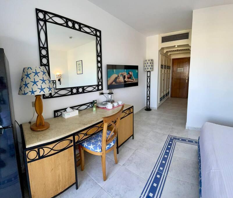 Azure Retreat - Private Luxury Sea View Apartment view 4
