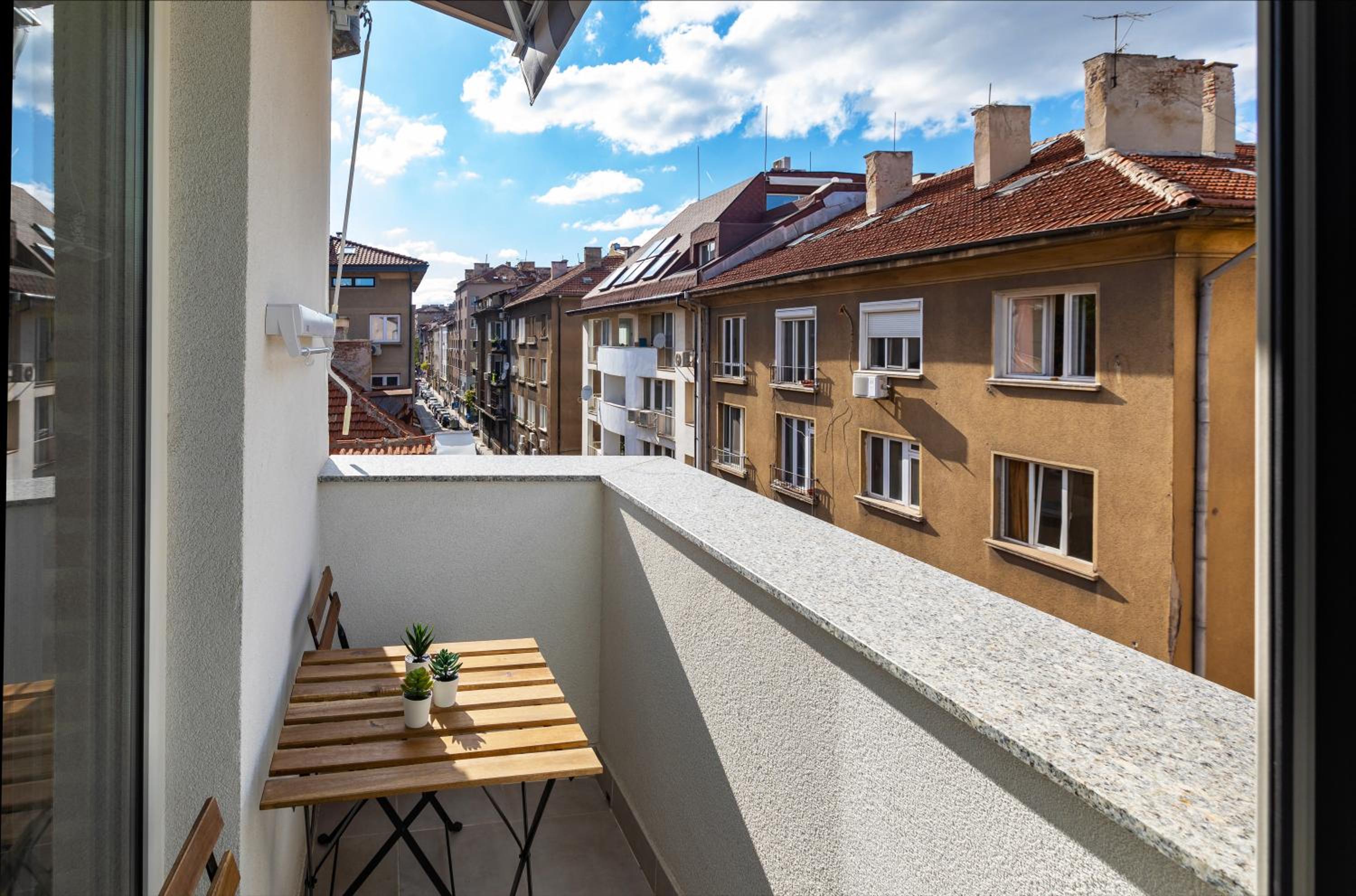 Top Center - modern with view