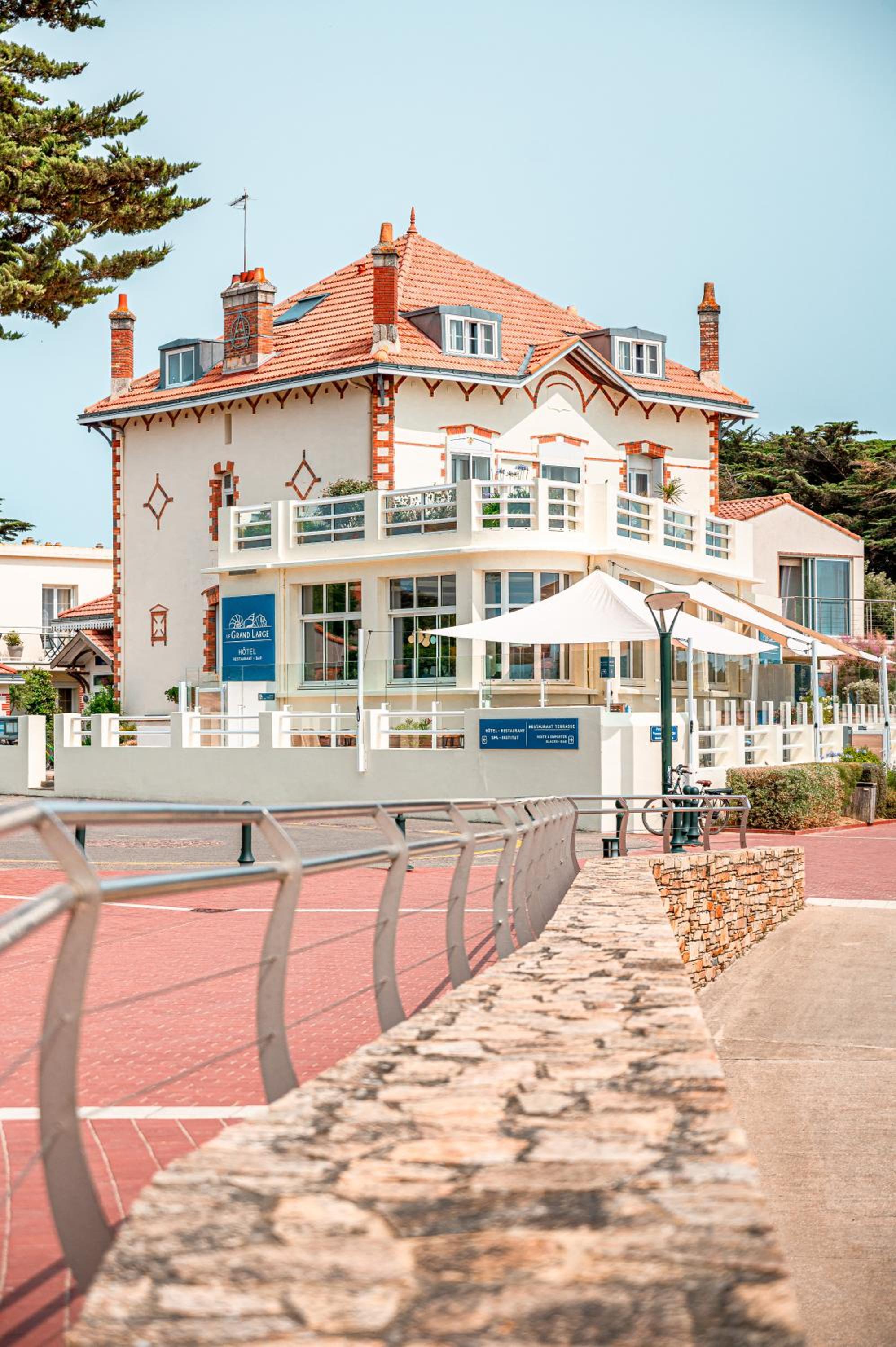 Hôtel de charme & SPA Villa Cosare sur la promenade bord de plage 20m de la mer