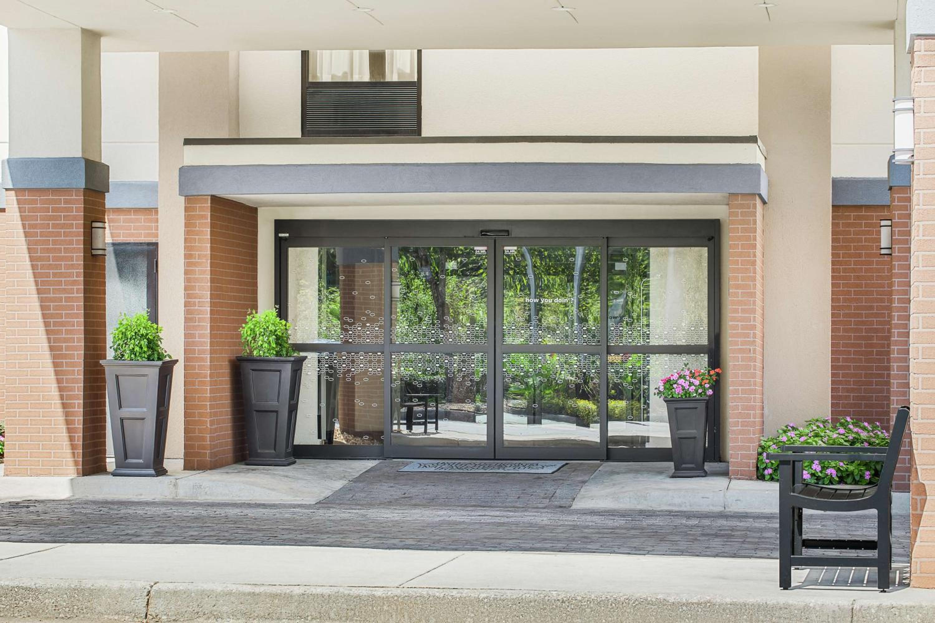 Commerce Vacations - Hampton Inn Commerce - Property Image 27