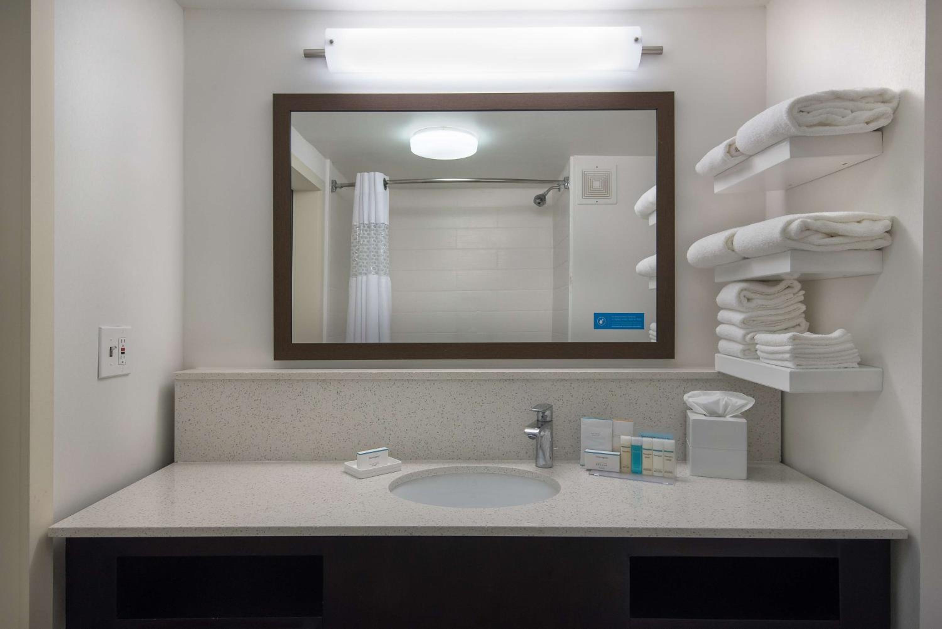 Commerce Vacations - Hampton Inn Commerce - Property Image 24